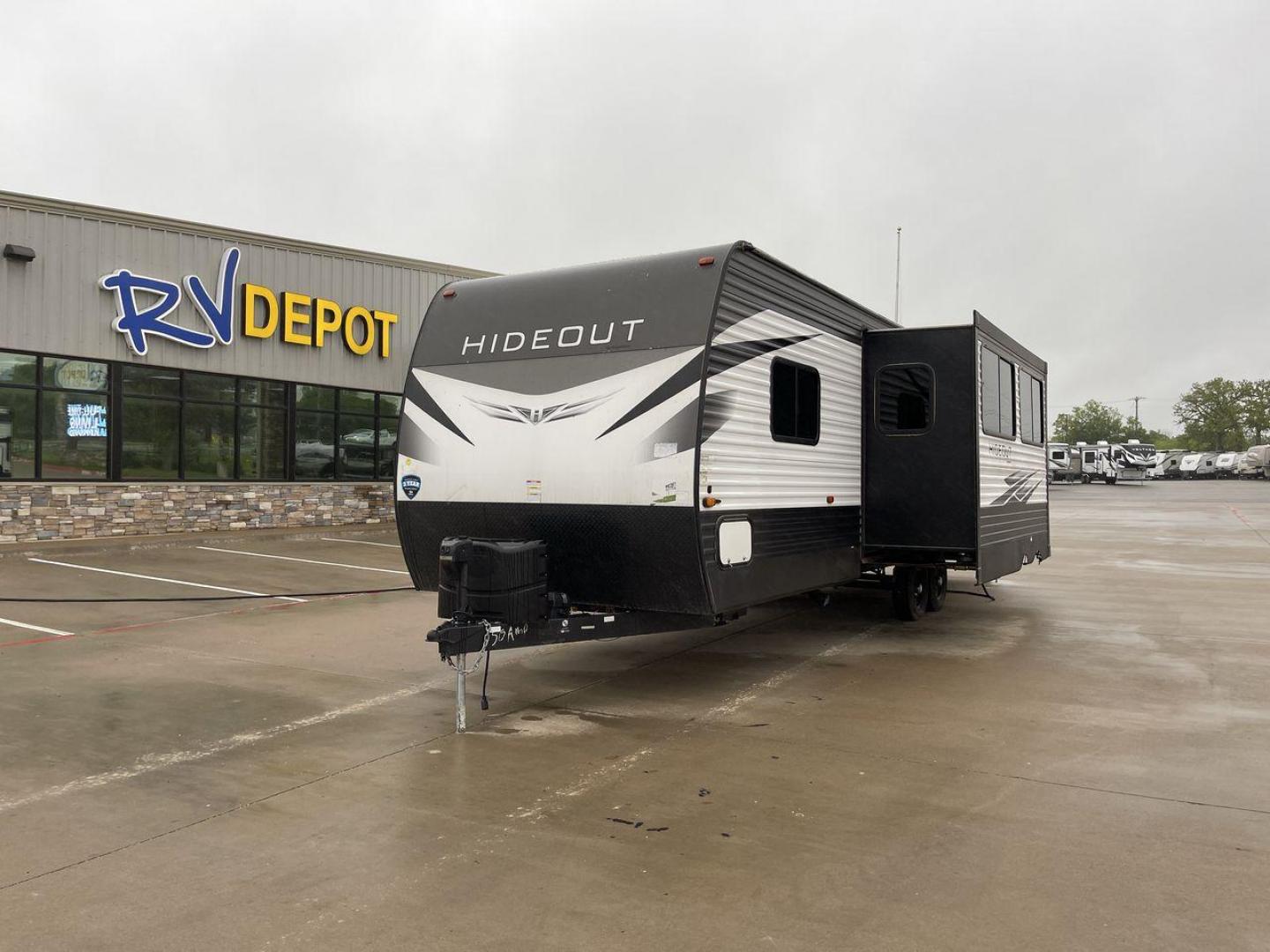 2020 KEYSTONE HIDEOUT 29DFS (4YDT29D26L7) , Length: 33.92 ft. | Dry Weight: 7,162 lbs. | Gross Weight: 9,680 lbs. | Slides: 1 transmission, located at 4319 N Main St, Cleburne, TX, 76033, (817) 678-5133, 32.385960, -97.391212 - Take the whole family and a few extra on an adventure in this 2020 Keystone Hideout 29DFS! This travel trailer measures almost 34 feet long and 11 feet tall. It has a dry weight of 7,162 lbs. and a GVWR of 9,680 lbs. It includes one power slide as well as one power awning. This Hideout is a bu - Photo#0