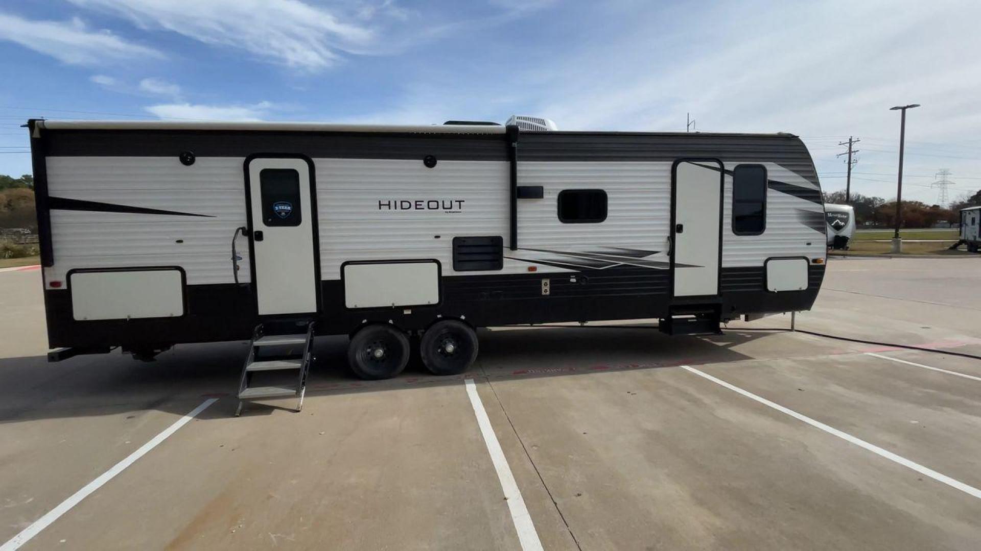 2020 KEYSTONE HIDEOUT 29DFS (4YDT29D26L7) , Length: 33.92 ft. | Dry Weight: 7,162 lbs. | Gross Weight: 9,680 lbs. | Slides: 1 transmission, located at 4319 N Main St, Cleburne, TX, 76033, (817) 678-5133, 32.385960, -97.391212 - Take the whole family and a few extra on an adventure in this 2020 Keystone Hideout 29DFS! This travel trailer measures almost 34 feet long and 11 feet tall. It has a dry weight of 7,162 lbs. and a GVWR of 9,680 lbs. It includes one power slide. This Hideout is a bunkhouse model that can sleep up to - Photo#2