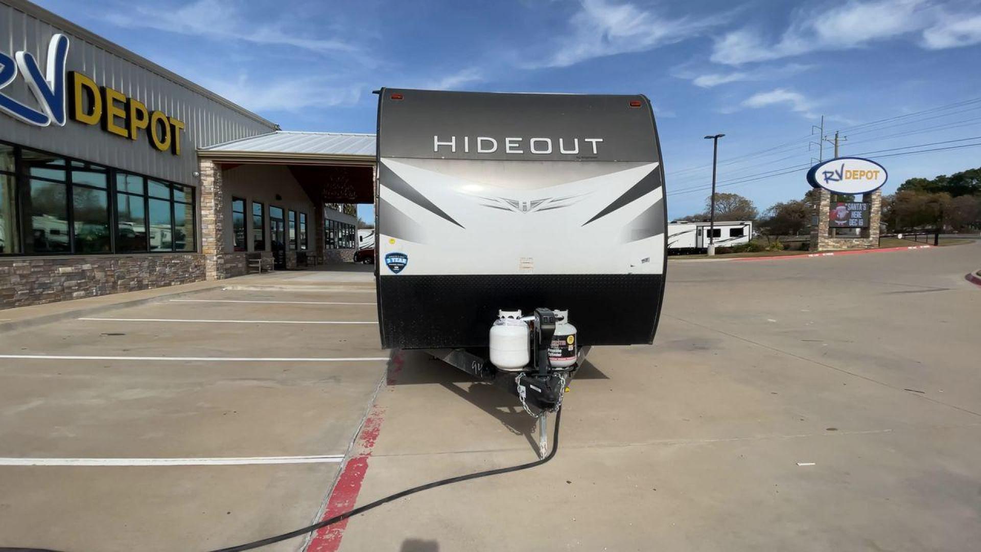 2020 KEYSTONE HIDEOUT 29DFS (4YDT29D26L7) , Length: 33.92 ft. | Dry Weight: 7,162 lbs. | Gross Weight: 9,680 lbs. | Slides: 1 transmission, located at 4319 N Main St, Cleburne, TX, 76033, (817) 678-5133, 32.385960, -97.391212 - Take the whole family and a few extra on an adventure in this 2020 Keystone Hideout 29DFS! This travel trailer measures almost 34 feet long and 11 feet tall. It has a dry weight of 7,162 lbs. and a GVWR of 9,680 lbs. It includes one power slide. This Hideout is a bunkhouse model that can sleep up to - Photo#4