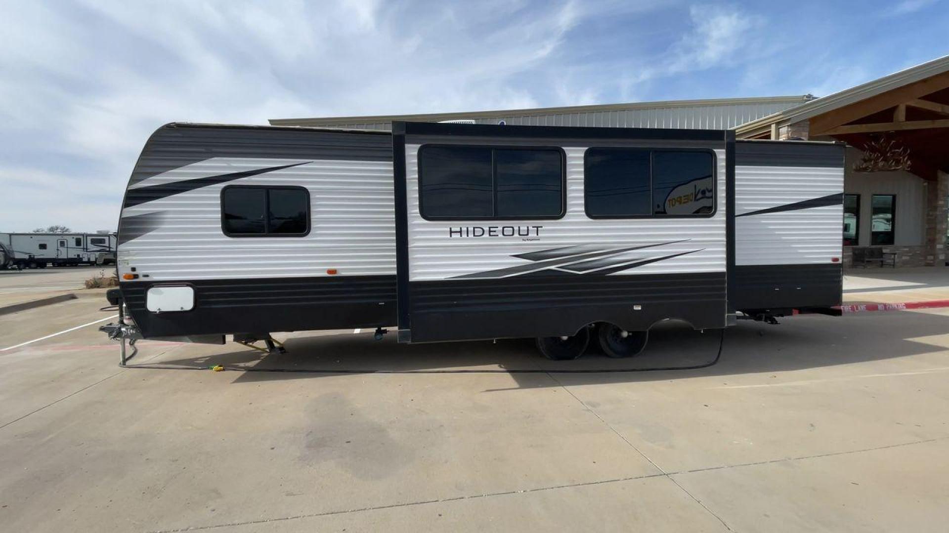 2020 KEYSTONE HIDEOUT 29DFS (4YDT29D26L7) , Length: 33.92 ft. | Dry Weight: 7,162 lbs. | Gross Weight: 9,680 lbs. | Slides: 1 transmission, located at 4319 N Main St, Cleburne, TX, 76033, (817) 678-5133, 32.385960, -97.391212 - Take the whole family and a few extra on an adventure in this 2020 Keystone Hideout 29DFS! This travel trailer measures almost 34 feet long and 11 feet tall. It has a dry weight of 7,162 lbs. and a GVWR of 9,680 lbs. It includes one power slide. This Hideout is a bunkhouse model that can sleep up to - Photo#6