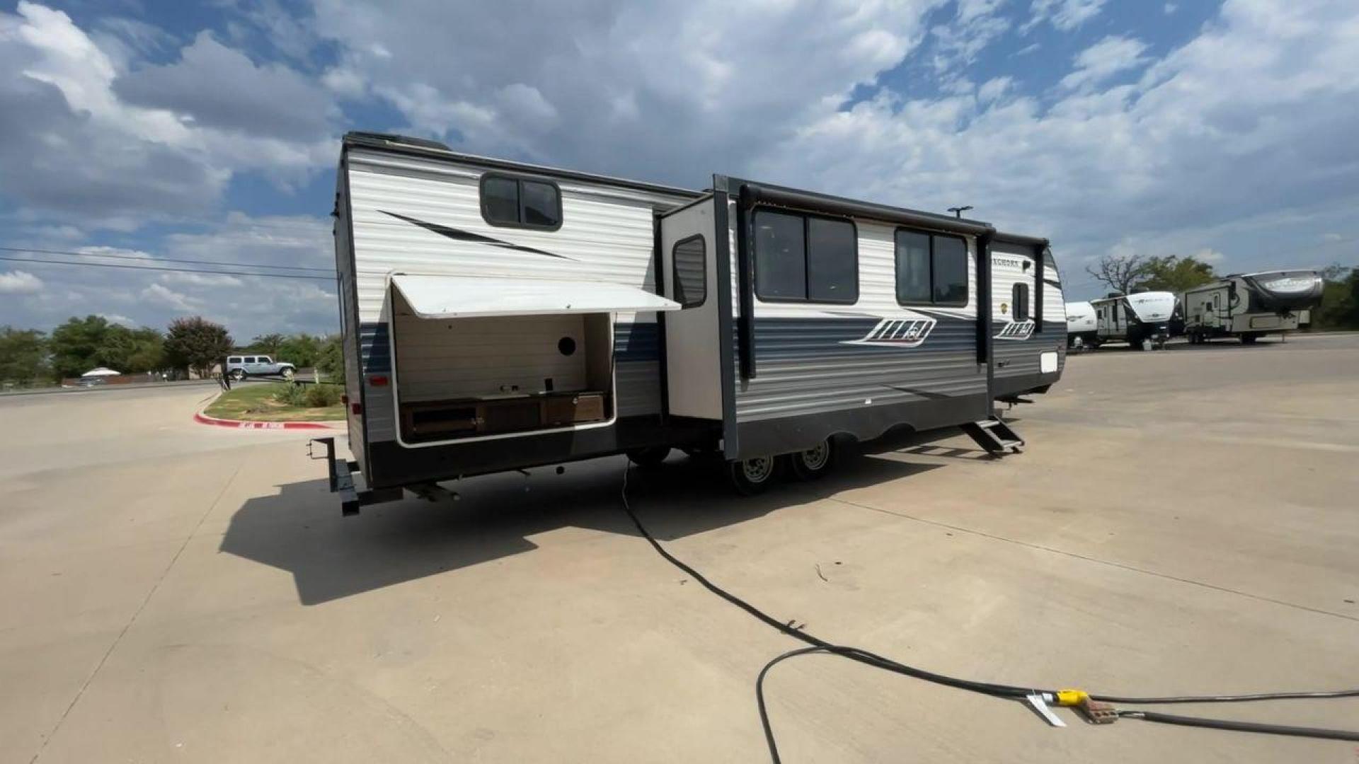 2020 GRAY KEYSTONE LONGHORN 333DB (4YDT33324LS) , Length: 37 ft | Dry Weight: 8,214 lbs | Slides: 2 transmission, located at 4319 N Main St, Cleburne, TX, 76033, (817) 678-5133, 32.385960, -97.391212 - Photo#1