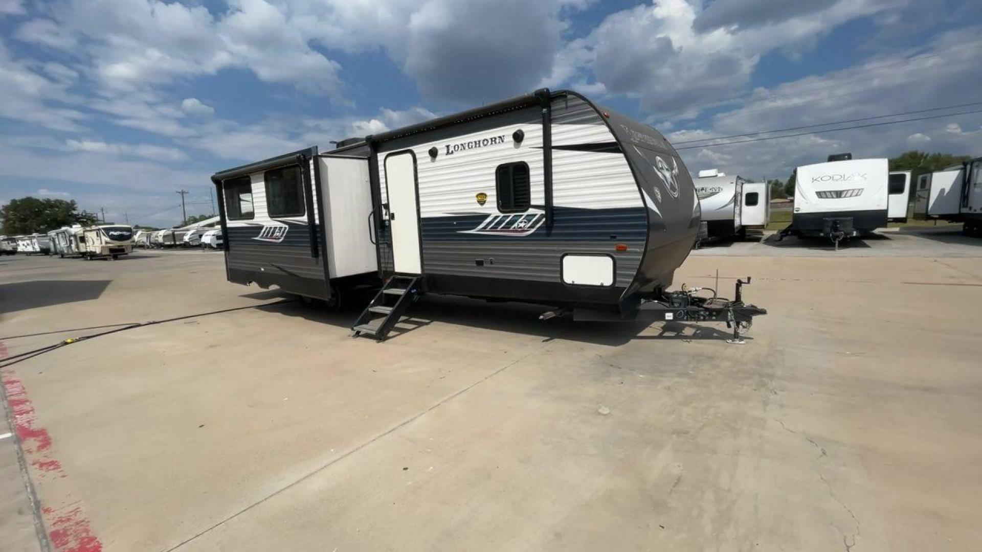 2020 GRAY KEYSTONE LONGHORN 333DB (4YDT33324LS) , Length: 37 ft | Dry Weight: 8,214 lbs | Slides: 2 transmission, located at 4319 N Main St, Cleburne, TX, 76033, (817) 678-5133, 32.385960, -97.391212 - Photo#3