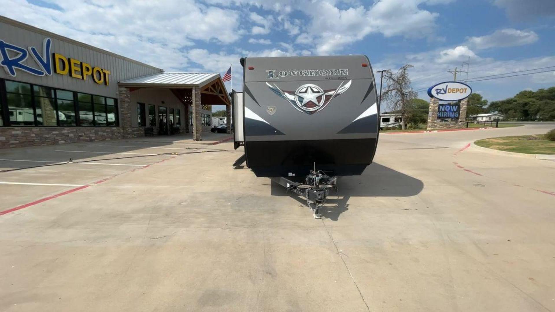 2020 GRAY KEYSTONE LONGHORN 333DB (4YDT33324LS) , Length: 37 ft | Dry Weight: 8,214 lbs | Slides: 2 transmission, located at 4319 N Main St, Cleburne, TX, 76033, (817) 678-5133, 32.385960, -97.391212 - Photo#4