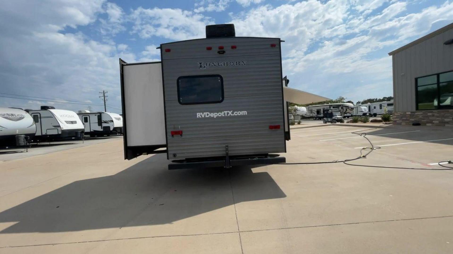 2020 GRAY KEYSTONE LONGHORN 333DB (4YDT33324LS) , Length: 37 ft | Dry Weight: 8,214 lbs | Slides: 2 transmission, located at 4319 N Main St, Cleburne, TX, 76033, (817) 678-5133, 32.385960, -97.391212 - Photo#8