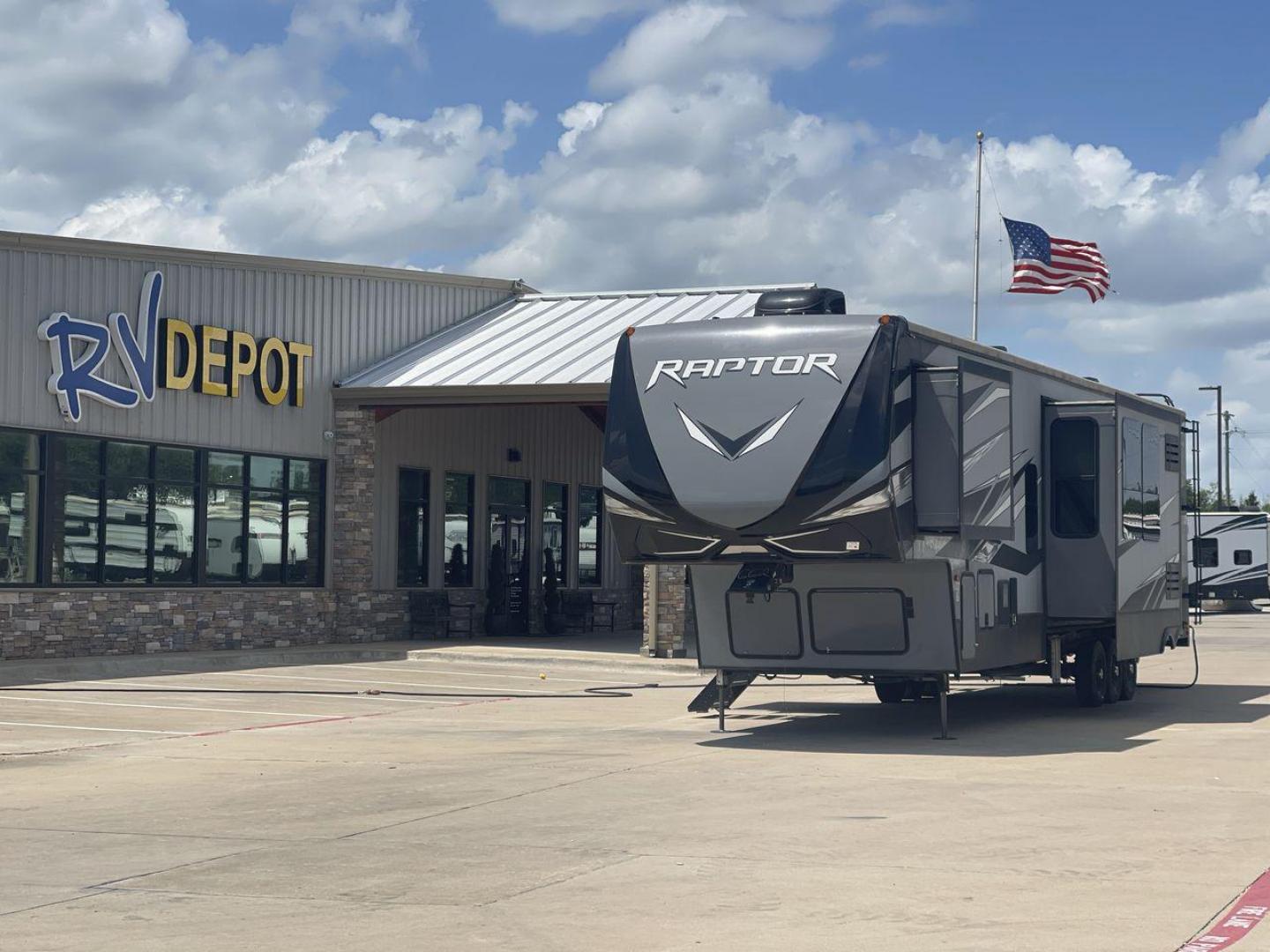 2020 KEYSTONE RAPTOR 423 (4YDF42332LR) , located at 4319 N Main St, Cleburne, TX, 76033, (817) 678-5133, 32.385960, -97.391212 - Photo#0