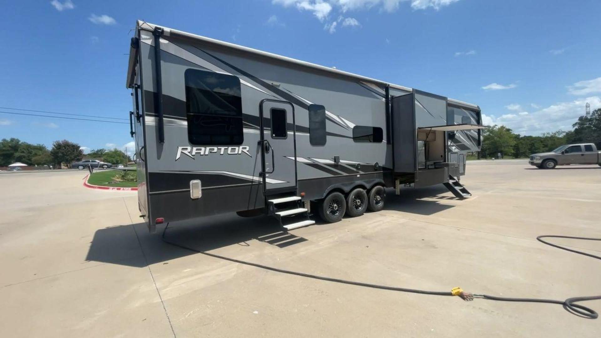 2020 KEYSTONE RAPTOR 423 (4YDF42332LR) , located at 4319 N Main St, Cleburne, TX, 76033, (817) 678-5133, 32.385960, -97.391212 - Photo#1