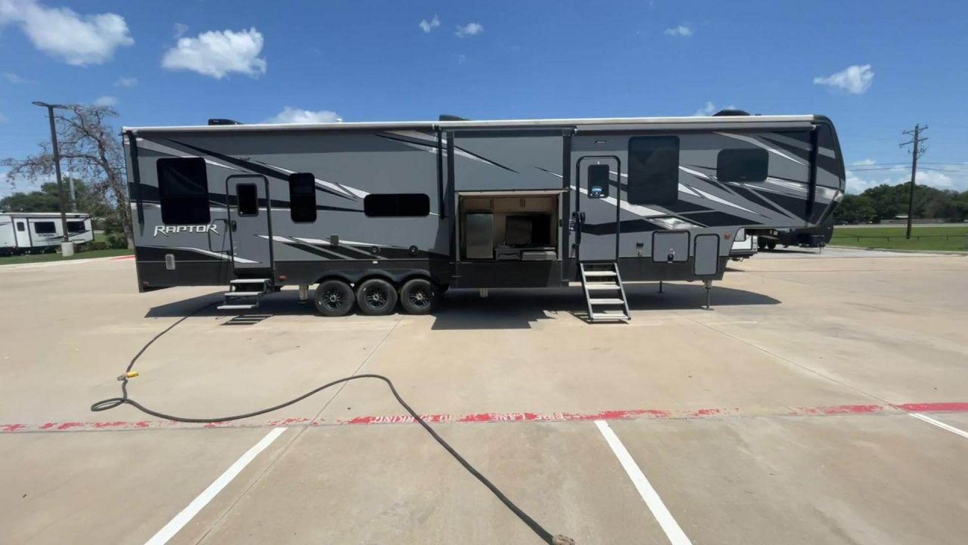 2020 KEYSTONE RAPTOR 423 (4YDF42332LR) , located at 4319 N Main St, Cleburne, TX, 76033, (817) 678-5133, 32.385960, -97.391212 - Photo#2