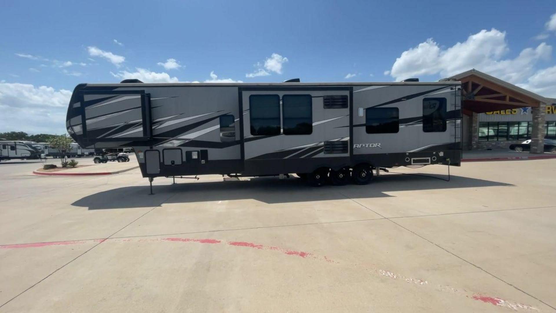 2020 KEYSTONE RAPTOR 423 (4YDF42332LR) , located at 4319 N Main St, Cleburne, TX, 76033, (817) 678-5133, 32.385960, -97.391212 - Photo#6