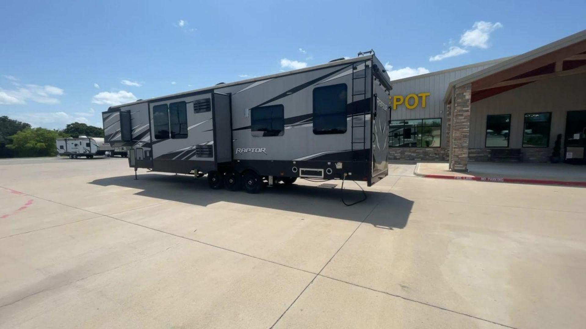 2020 KEYSTONE RAPTOR 423 (4YDF42332LR) , located at 4319 N Main St, Cleburne, TX, 76033, (817) 678-5133, 32.385960, -97.391212 - Photo#7