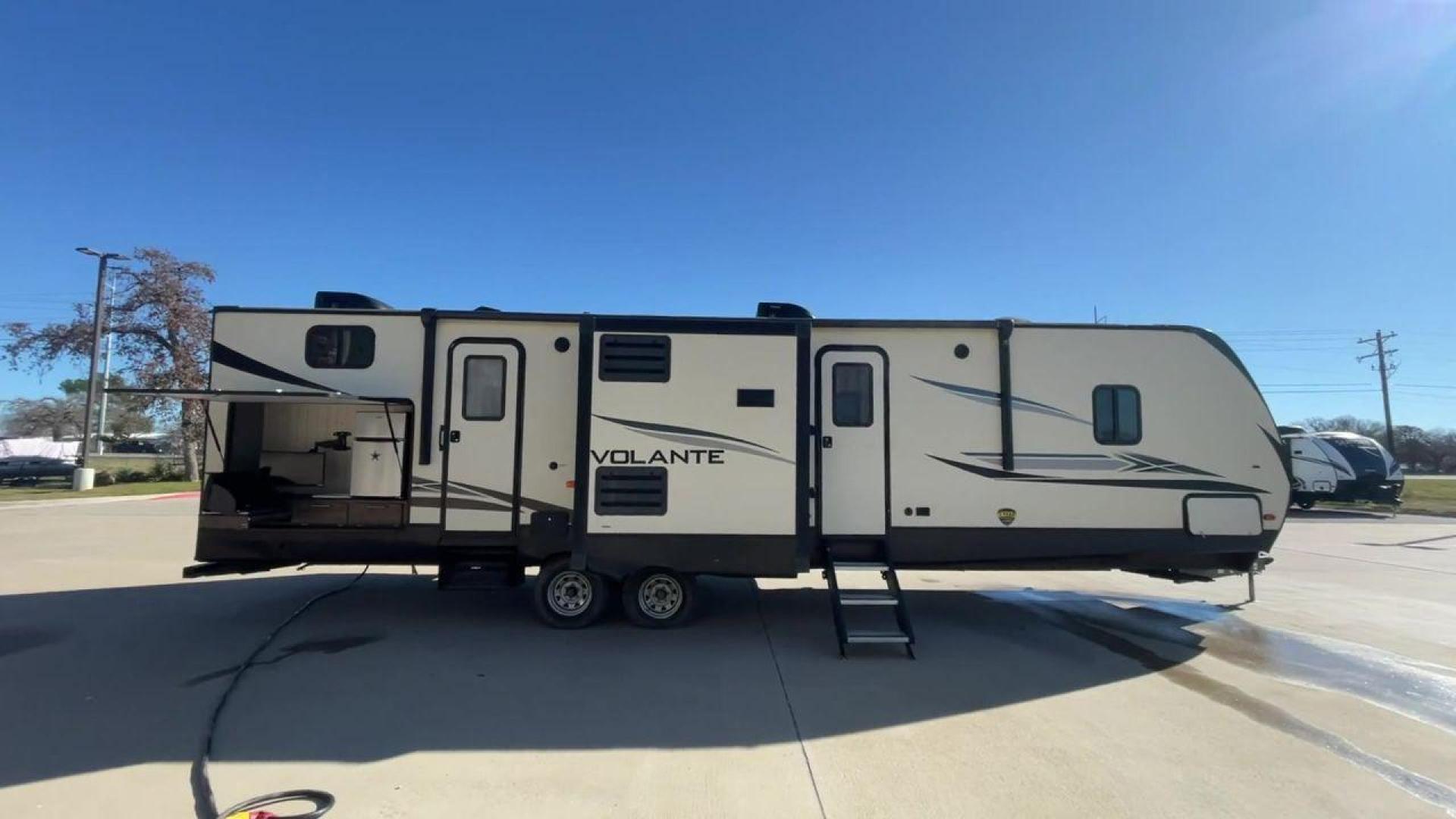 2020 KEYSTONE RV VOLANTE 33BH (4YDT33B26L6) , Length: 37.5 ft. | Dry Weight: 8,284 lbs. | Slides: 3 transmission, located at 4319 N Main St, Cleburne, TX, 76033, (817) 678-5133, 32.385960, -97.391212 - With the 2020 Keystone RV Volante 33BH travel trailer, the family will sure enjoy every camping trip in all seasons. This trailer comes with ideal amenities to make your stay comfortable. This unit measures 38 ft length, 8 ft width, and 11.6 ft interior height. It has a dry weight of 7,658 lbs along - Photo#2