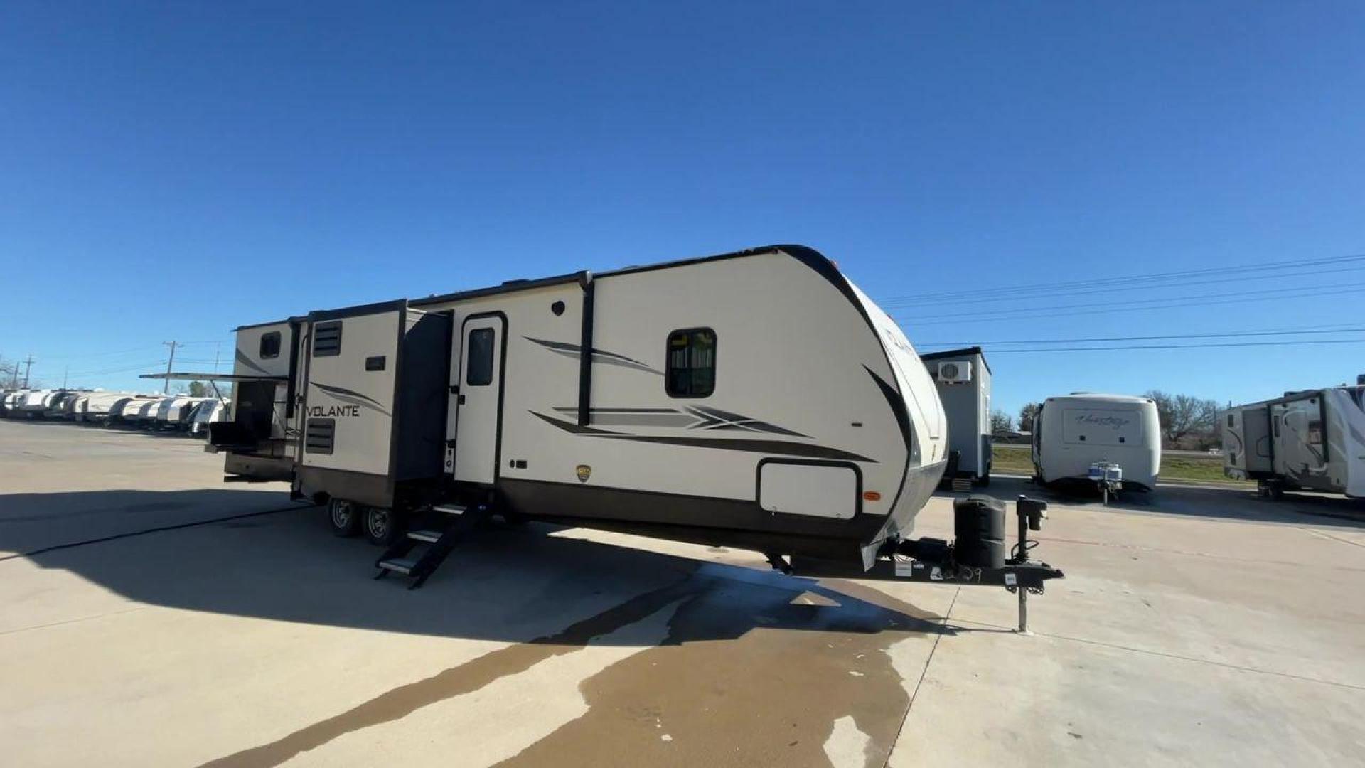 2020 KEYSTONE RV VOLANTE 33BH (4YDT33B26L6) , Length: 37.5 ft. | Dry Weight: 8,284 lbs. | Slides: 3 transmission, located at 4319 N Main St, Cleburne, TX, 76033, (817) 678-5133, 32.385960, -97.391212 - With the 2020 Keystone RV Volante 33BH travel trailer, the family will sure enjoy every camping trip in all seasons. This trailer comes with ideal amenities to make your stay comfortable. This unit measures 38 ft length, 8 ft width, and 11.6 ft interior height. It has a dry weight of 7,658 lbs along - Photo#3