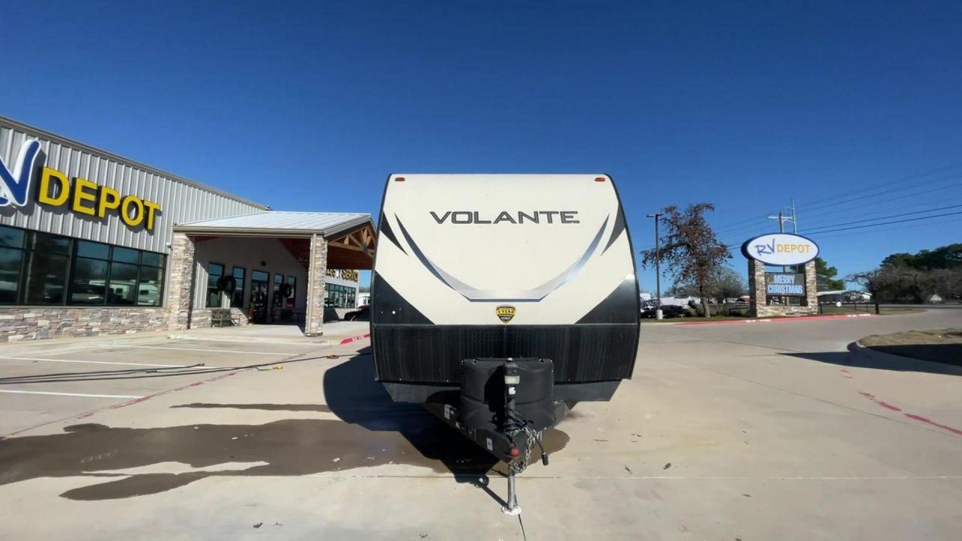 2020 KEYSTONE RV VOLANTE 33BH (4YDT33B26L6) , Length: 37.5 ft. | Dry Weight: 8,284 lbs. | Slides: 3 transmission, located at 4319 N Main St, Cleburne, TX, 76033, (817) 678-5133, 32.385960, -97.391212 - With the 2020 Keystone RV Volante 33BH travel trailer, the family will sure enjoy every camping trip in all seasons. This trailer comes with ideal amenities to make your stay comfortable. This unit measures 38 ft length, 8 ft width, and 11.6 ft interior height. It has a dry weight of 7,658 lbs along - Photo#4