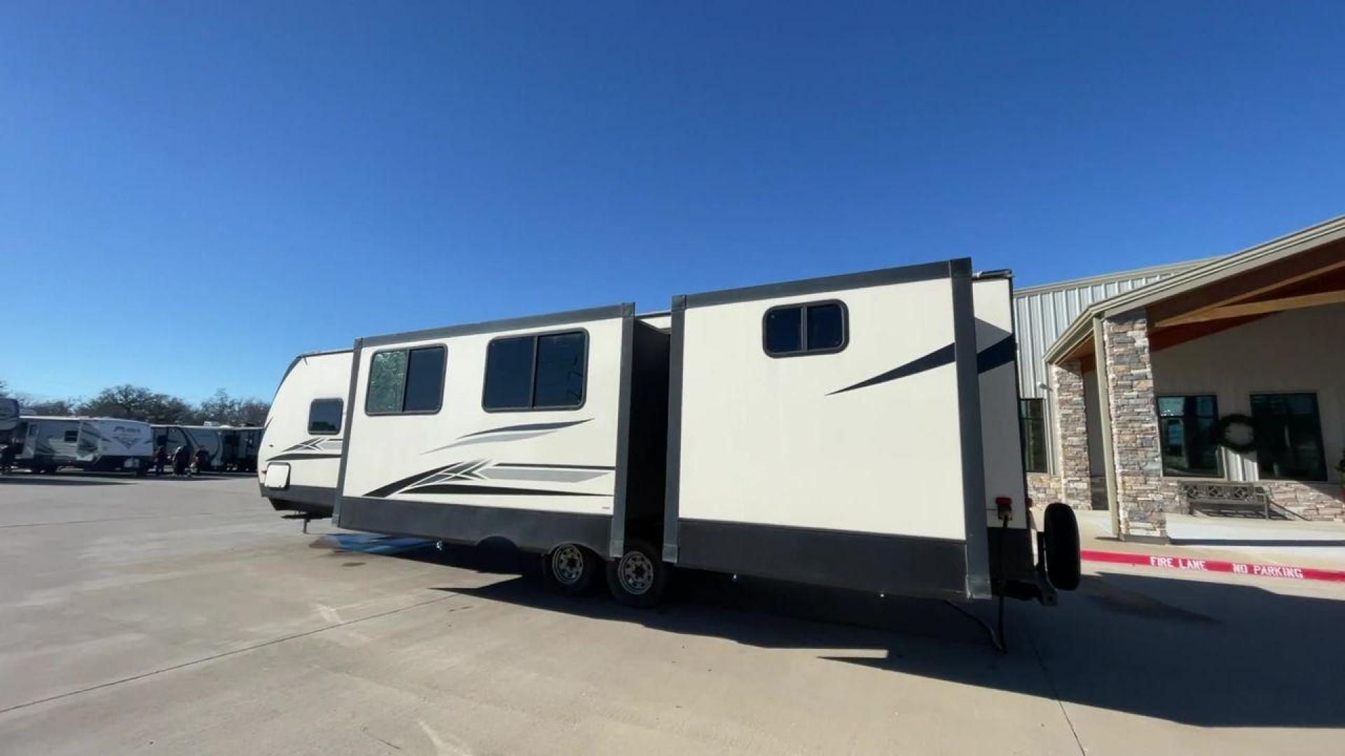 2020 KEYSTONE RV VOLANTE 33BH (4YDT33B26L6) , Length: 37.5 ft. | Dry Weight: 8,284 lbs. | Slides: 3 transmission, located at 4319 N Main St, Cleburne, TX, 76033, (817) 678-5133, 32.385960, -97.391212 - With the 2020 Keystone RV Volante 33BH travel trailer, the family will sure enjoy every camping trip in all seasons. This trailer comes with ideal amenities to make your stay comfortable. This unit measures 38 ft length, 8 ft width, and 11.6 ft interior height. It has a dry weight of 7,658 lbs along - Photo#7