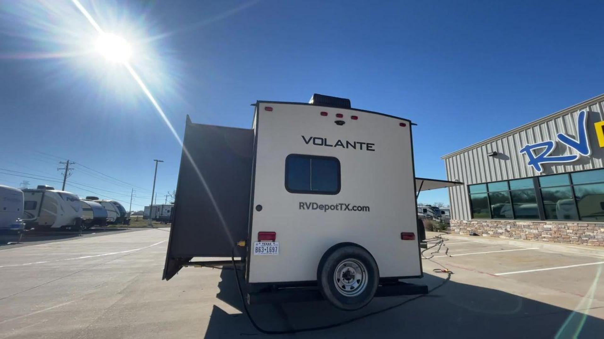 2020 KEYSTONE RV VOLANTE 33BH (4YDT33B26L6) , Length: 37.5 ft. | Dry Weight: 8,284 lbs. | Slides: 3 transmission, located at 4319 N Main St, Cleburne, TX, 76033, (817) 678-5133, 32.385960, -97.391212 - With the 2020 Keystone RV Volante 33BH travel trailer, the family will sure enjoy every camping trip in all seasons. This trailer comes with ideal amenities to make your stay comfortable. This unit measures 38 ft length, 8 ft width, and 11.6 ft interior height. It has a dry weight of 7,658 lbs along - Photo#8