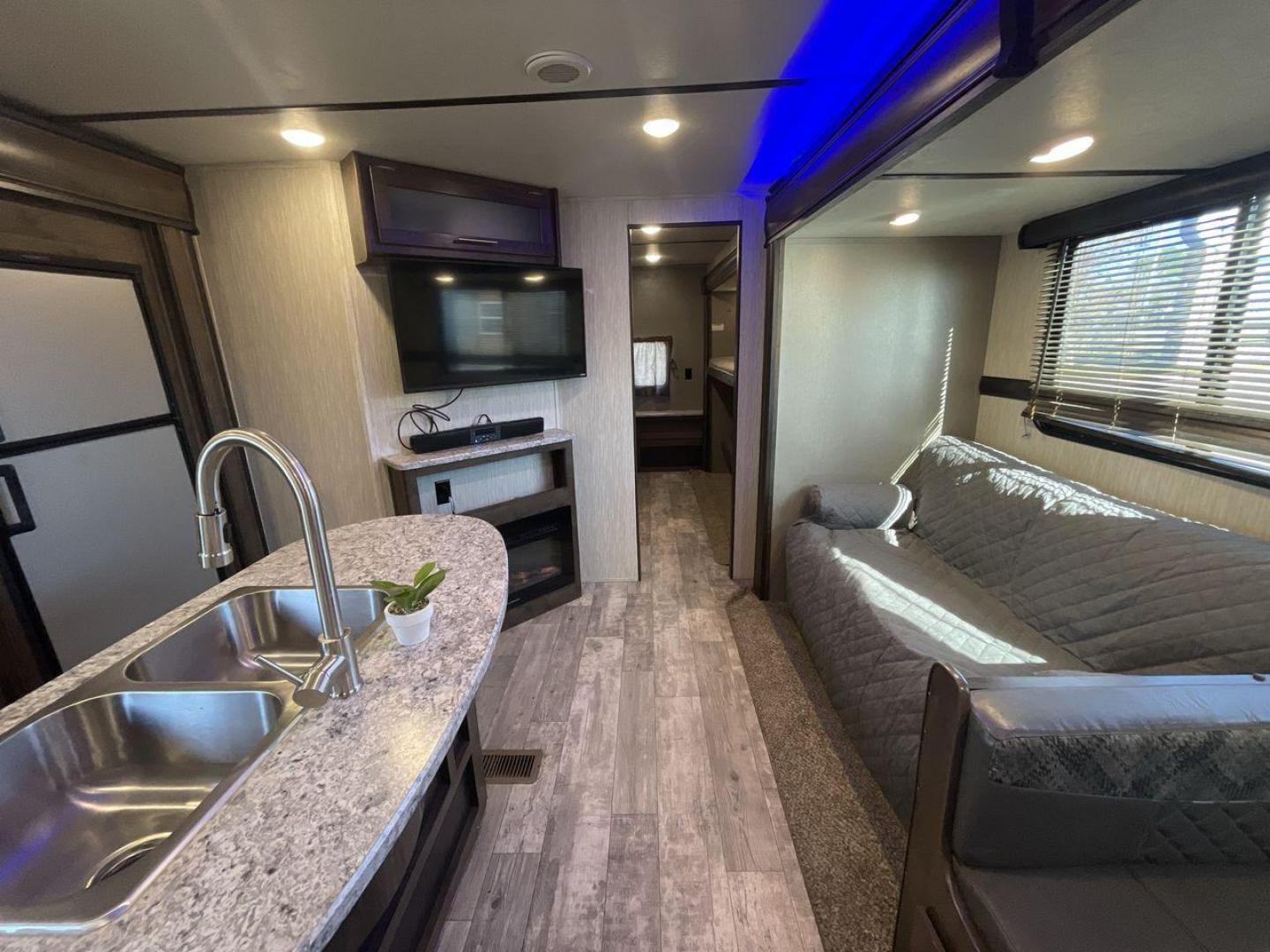 2020 KEYSTONE RV VOLANTE 33BH (4YDT33B26L6) , Length: 37.5 ft. | Dry Weight: 8,284 lbs. | Slides: 3 transmission, located at 4319 N Main St, Cleburne, TX, 76033, (817) 678-5133, 32.385960, -97.391212 - With the 2020 Keystone RV Volante 33BH travel trailer, the family will sure enjoy every camping trip in all seasons. This trailer comes with ideal amenities to make your stay comfortable. This unit measures 38 ft length, 8 ft width, and 11.6 ft interior height. It has a dry weight of 7,658 lbs along - Photo#11