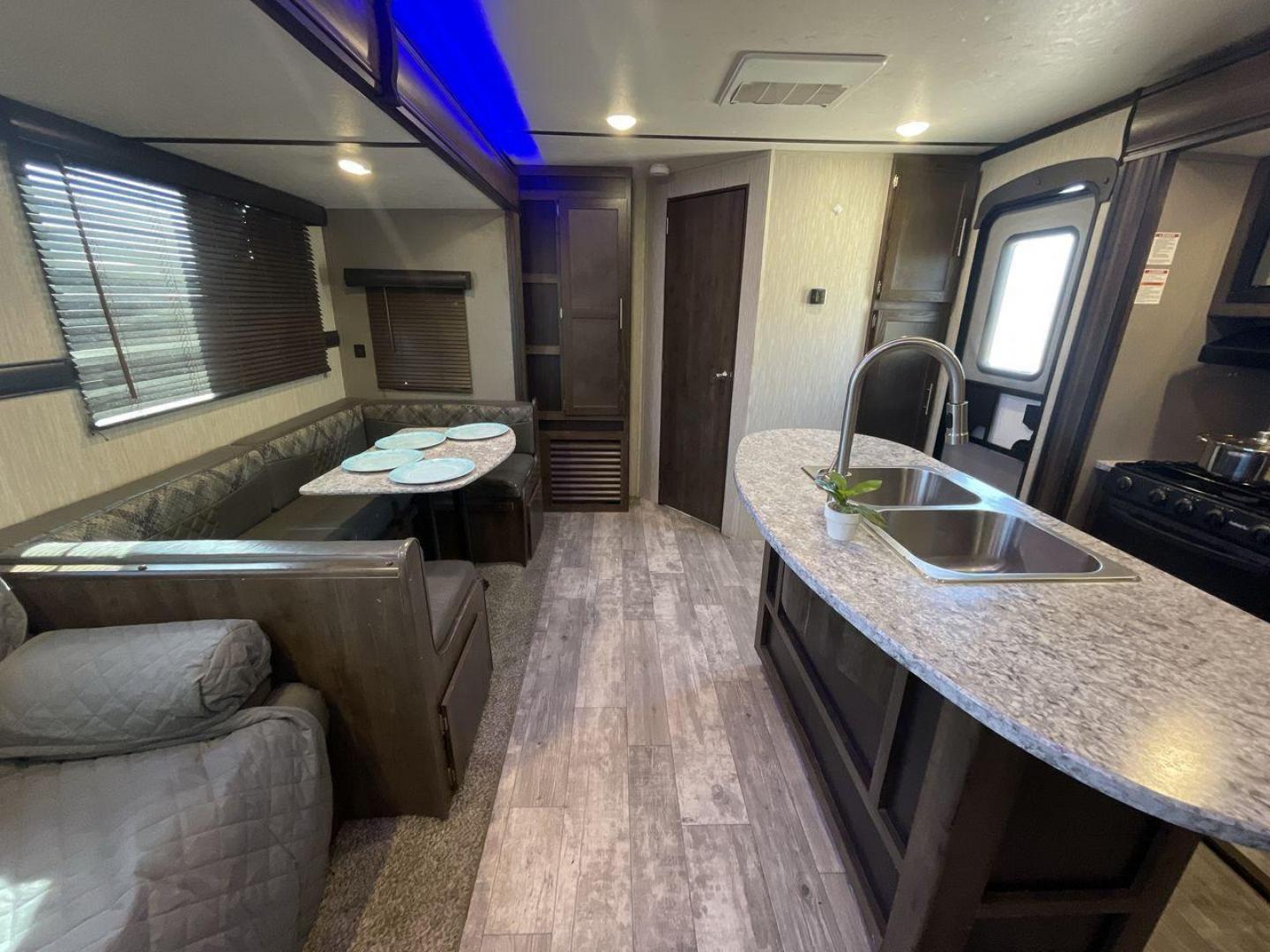 2020 KEYSTONE RV VOLANTE 33BH (4YDT33B26L6) , Length: 37.5 ft. | Dry Weight: 8,284 lbs. | Slides: 3 transmission, located at 4319 N Main St, Cleburne, TX, 76033, (817) 678-5133, 32.385960, -97.391212 - With the 2020 Keystone RV Volante 33BH travel trailer, the family will sure enjoy every camping trip in all seasons. This trailer comes with ideal amenities to make your stay comfortable. This unit measures 38 ft length, 8 ft width, and 11.6 ft interior height. It has a dry weight of 7,658 lbs along - Photo#13