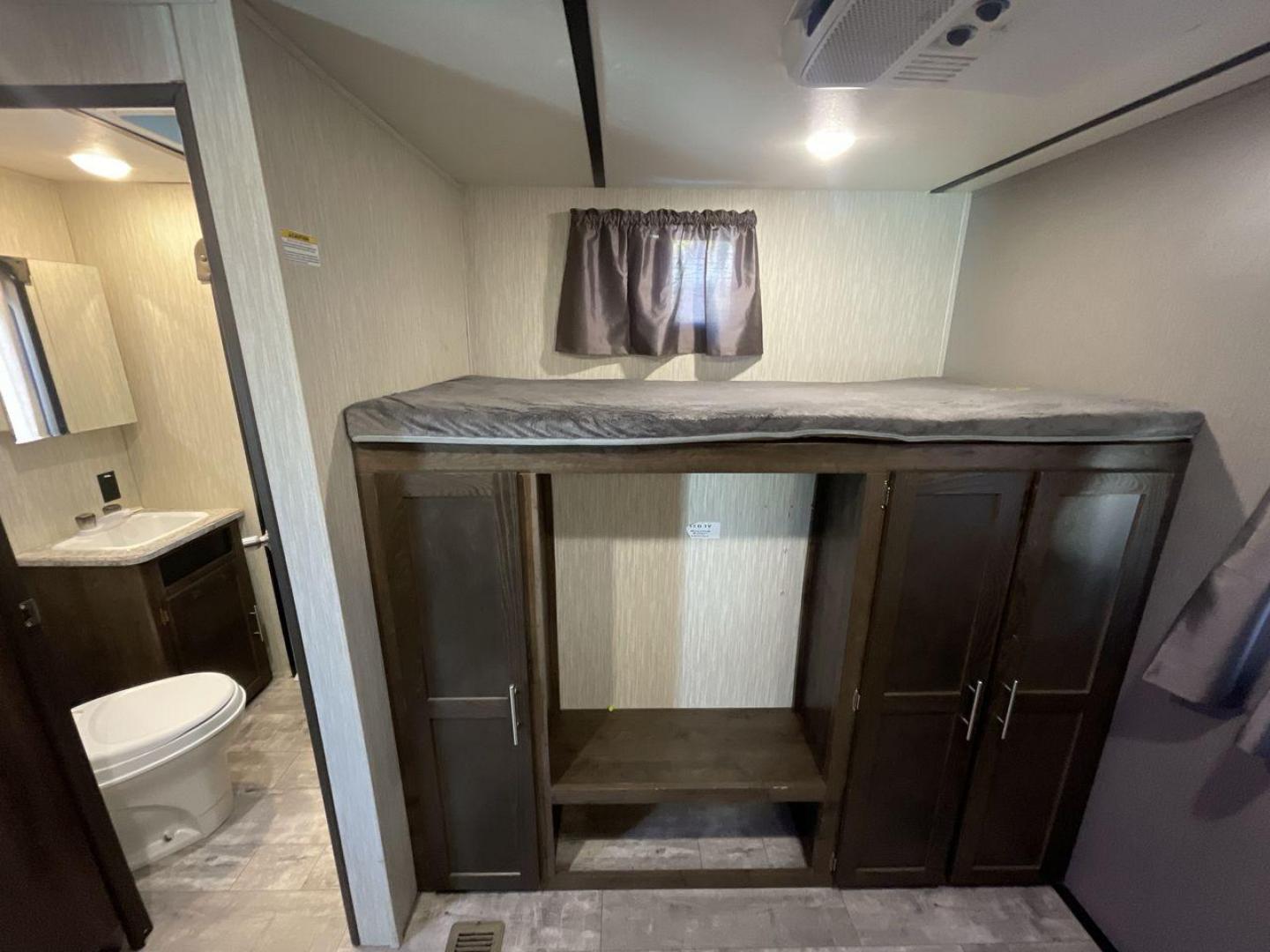 2020 KEYSTONE RV VOLANTE 33BH (4YDT33B26L6) , Length: 37.5 ft. | Dry Weight: 8,284 lbs. | Slides: 3 transmission, located at 4319 N Main St, Cleburne, TX, 76033, (817) 678-5133, 32.385960, -97.391212 - With the 2020 Keystone RV Volante 33BH travel trailer, the family will sure enjoy every camping trip in all seasons. This trailer comes with ideal amenities to make your stay comfortable. This unit measures 38 ft length, 8 ft width, and 11.6 ft interior height. It has a dry weight of 7,658 lbs along - Photo#20