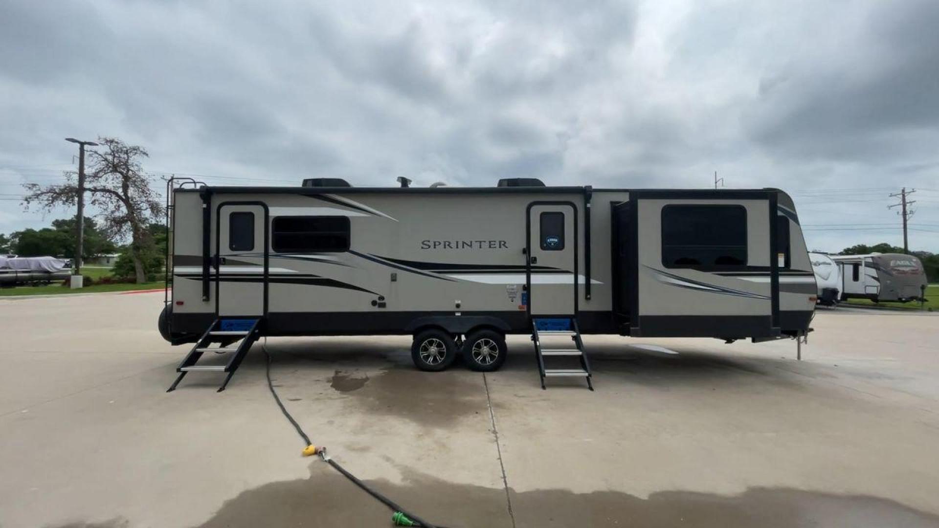 2020 KEYSTONE SPRINTER 330KBS (4YDT33027L1) , located at 4319 N Main St, Cleburne, TX, 76033, (817) 678-5133, 32.385960, -97.391212 - Photo#2