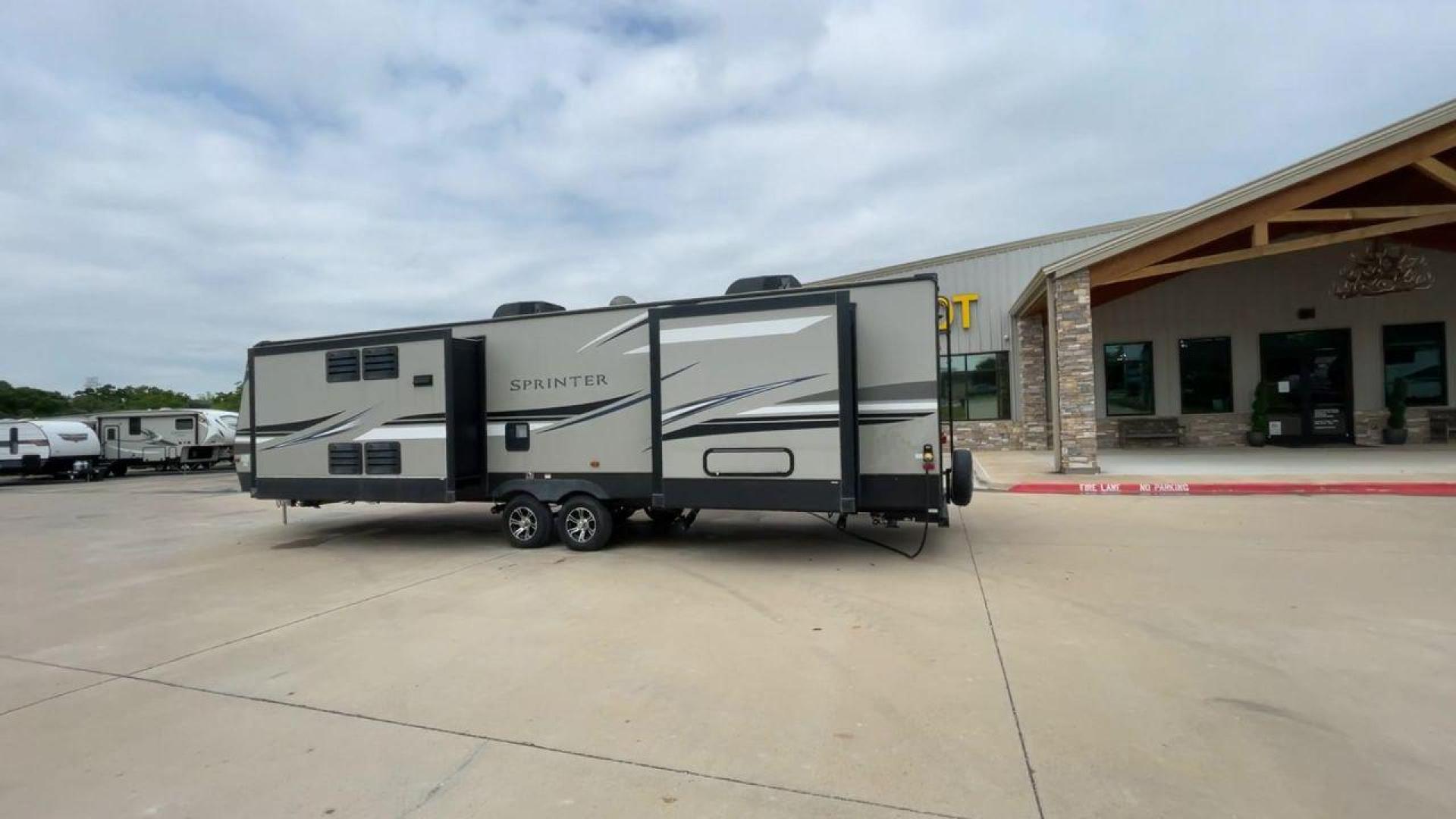 2020 KEYSTONE SPRINTER 330KBS (4YDT33027L1) , located at 4319 N Main St, Cleburne, TX, 76033, (817) 678-5133, 32.385960, -97.391212 - Photo#7