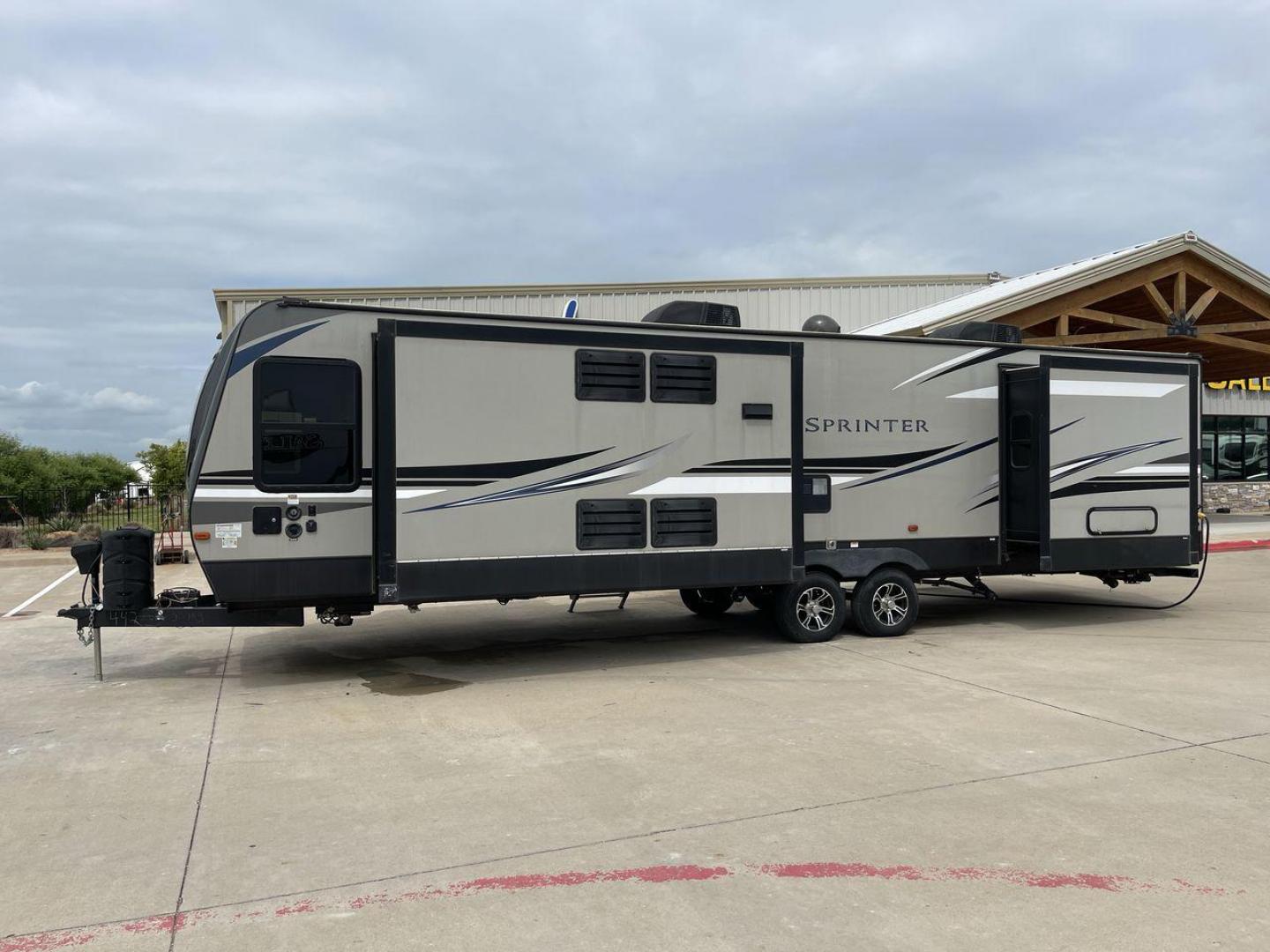 2020 KEYSTONE SPRINTER 330KBS (4YDT33027L1) , located at 4319 N Main St, Cleburne, TX, 76033, (817) 678-5133, 32.385960, -97.391212 - Photo#24