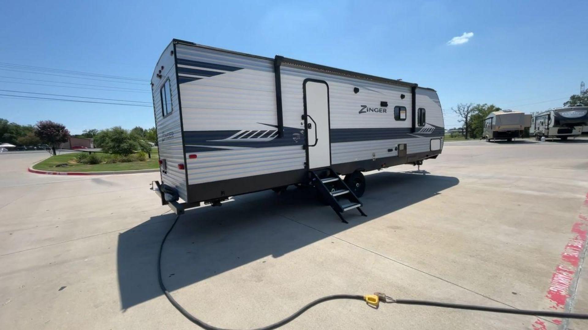 2020 KEYSTONE ZINGER 280RB (4YDT28023LS) , located at 4319 N Main St, Cleburne, TX, 76033, (817) 678-5133, 32.385960, -97.391212 - Photo#1