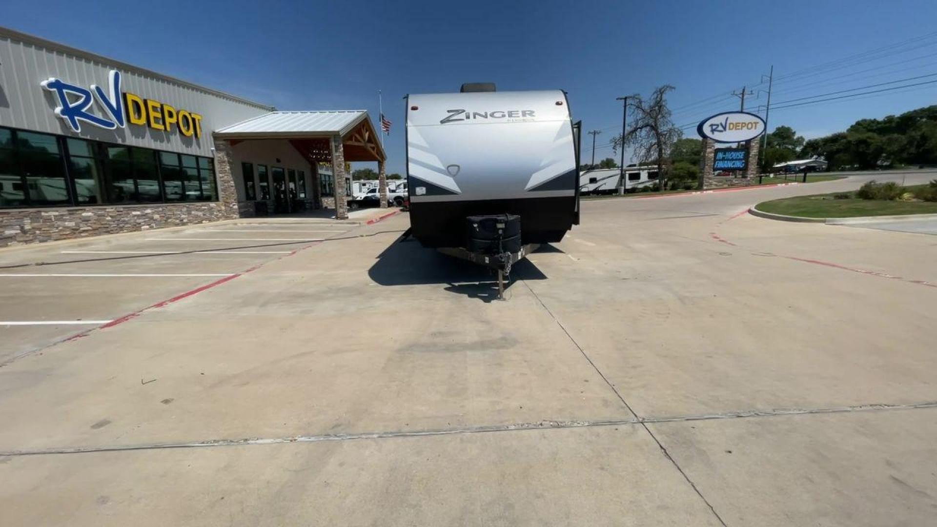 2020 KEYSTONE ZINGER 280RB (4YDT28023LS) , located at 4319 N Main St, Cleburne, TX, 76033, (817) 678-5133, 32.385960, -97.391212 - Photo#4