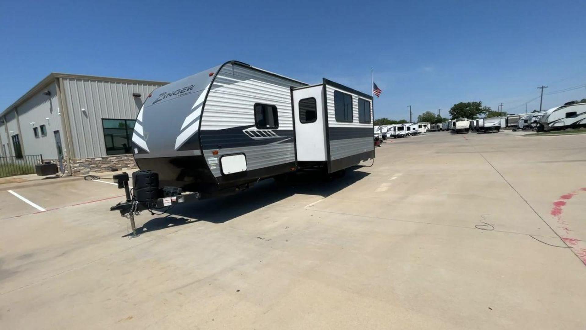 2020 KEYSTONE ZINGER 280RB (4YDT28023LS) , located at 4319 N Main St, Cleburne, TX, 76033, (817) 678-5133, 32.385960, -97.391212 - Photo#5