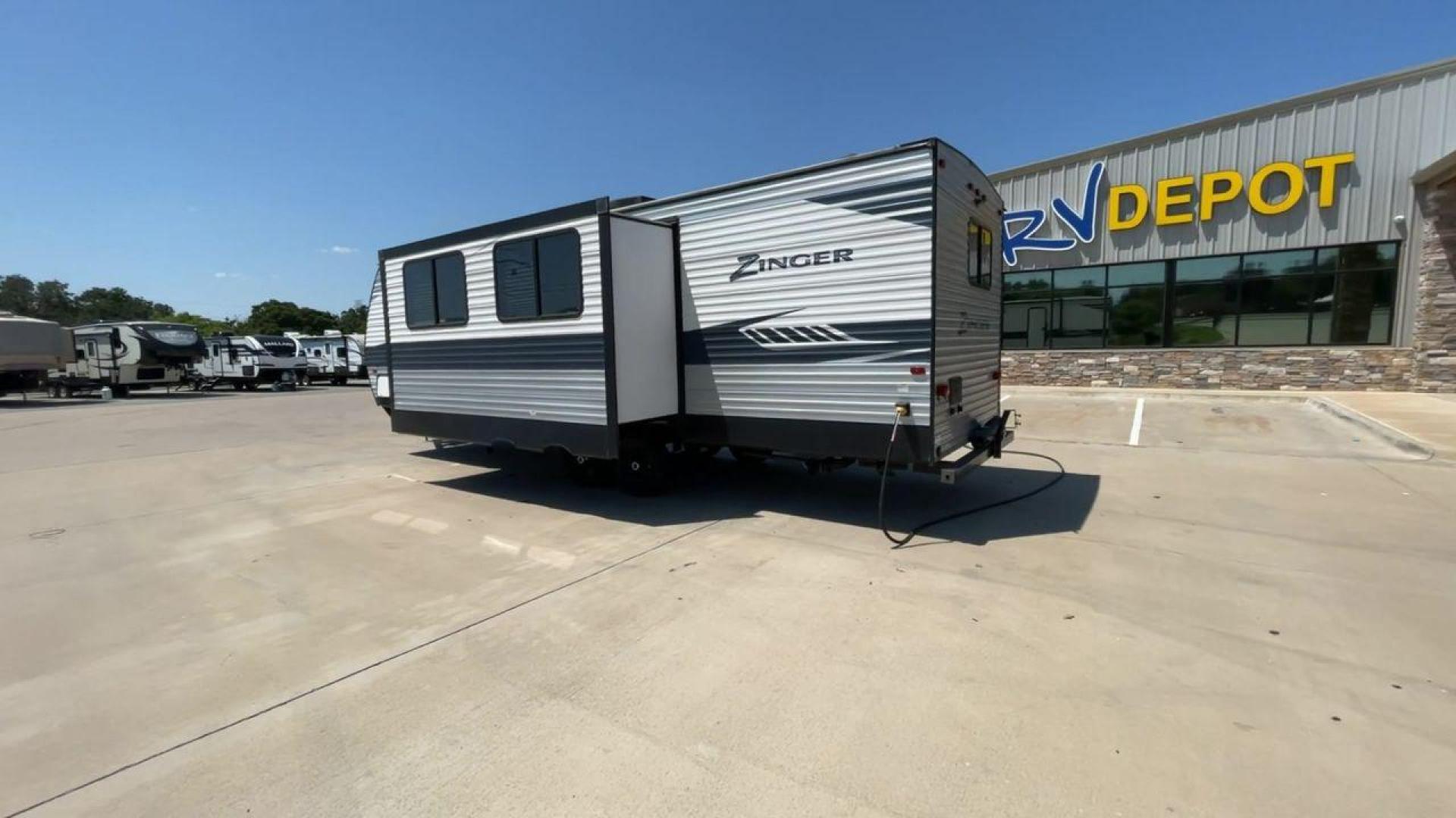 2020 KEYSTONE ZINGER 280RB (4YDT28023LS) , located at 4319 N Main St, Cleburne, TX, 76033, (817) 678-5133, 32.385960, -97.391212 - Photo#7