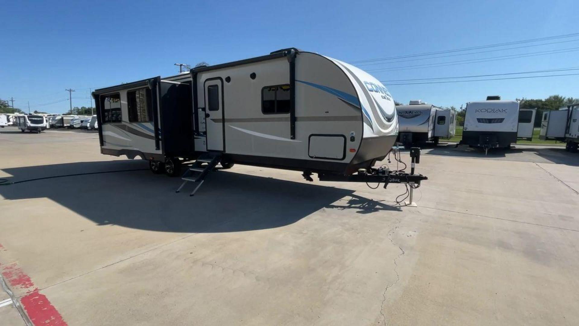 2020 KZ CONNECT 322BHK (4EZTL3221L7) , Length: 37.75 ft. | Dry Weight: 7,700 lbs. | Gross Weight: 8,800 lbs. | Slides: 2 transmission, located at 4319 N Main St, Cleburne, TX, 76033, (817) 678-5133, 32.385960, -97.391212 - The 2020 KZ Connect 322BHK boasts a modern and sleek exterior design, perfect for those seeking both style and functionality in a travel trailer. With a length of 37.75 ft. and a dry weight of 7,700 lbs., it offers a spacious yet manageable setup. The exterior features two large slides, significantl - Photo#3