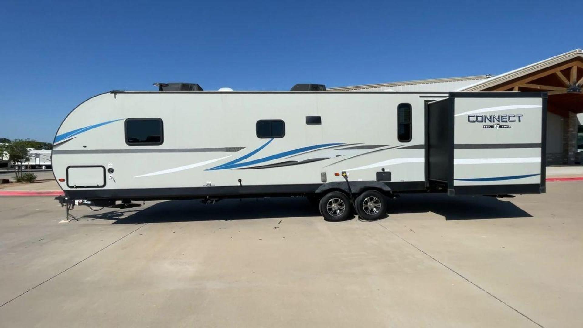 2020 KZ CONNECT 322BHK (4EZTL3221L7) , Length: 37.75 ft. | Dry Weight: 7,700 lbs. | Gross Weight: 8,800 lbs. | Slides: 2 transmission, located at 4319 N Main St, Cleburne, TX, 76033, (817) 678-5133, 32.385960, -97.391212 - The 2020 KZ Connect 322BHK boasts a modern and sleek exterior design, perfect for those seeking both style and functionality in a travel trailer. With a length of 37.75 ft. and a dry weight of 7,700 lbs., it offers a spacious yet manageable setup. The exterior features two large slides, significantl - Photo#6