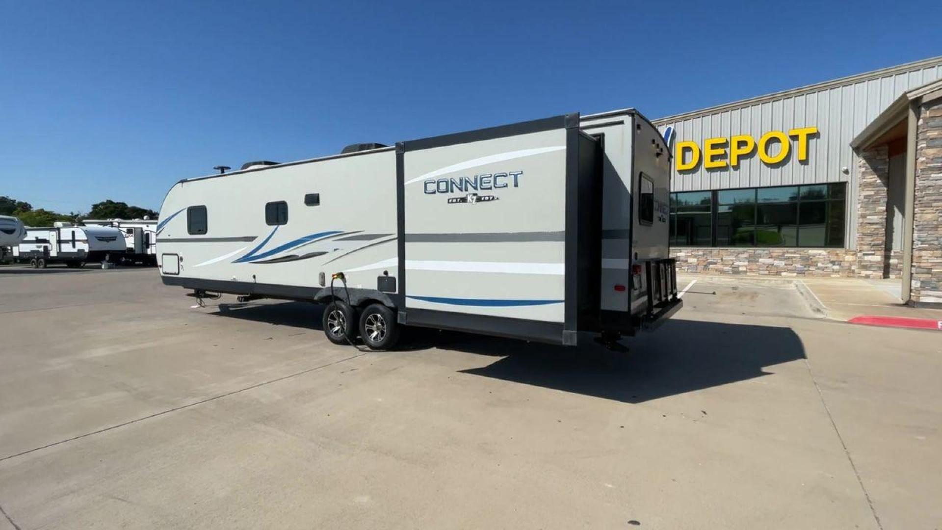 2020 KZ CONNECT 322BHK (4EZTL3221L7) , Length: 37.75 ft. | Dry Weight: 7,700 lbs. | Gross Weight: 8,800 lbs. | Slides: 2 transmission, located at 4319 N Main St, Cleburne, TX, 76033, (817) 678-5133, 32.385960, -97.391212 - The 2020 KZ Connect 322BHK boasts a modern and sleek exterior design, perfect for those seeking both style and functionality in a travel trailer. With a length of 37.75 ft. and a dry weight of 7,700 lbs., it offers a spacious yet manageable setup. The exterior features two large slides, significantl - Photo#7