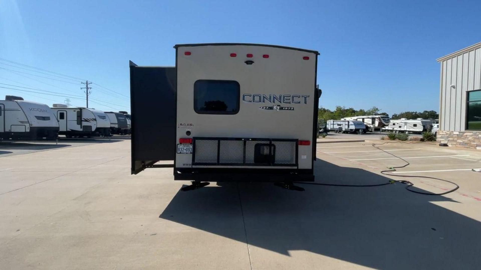 2020 KZ CONNECT 322BHK (4EZTL3221L7) , Length: 37.75 ft. | Dry Weight: 7,700 lbs. | Gross Weight: 8,800 lbs. | Slides: 2 transmission, located at 4319 N Main St, Cleburne, TX, 76033, (817) 678-5133, 32.385960, -97.391212 - Photo#8