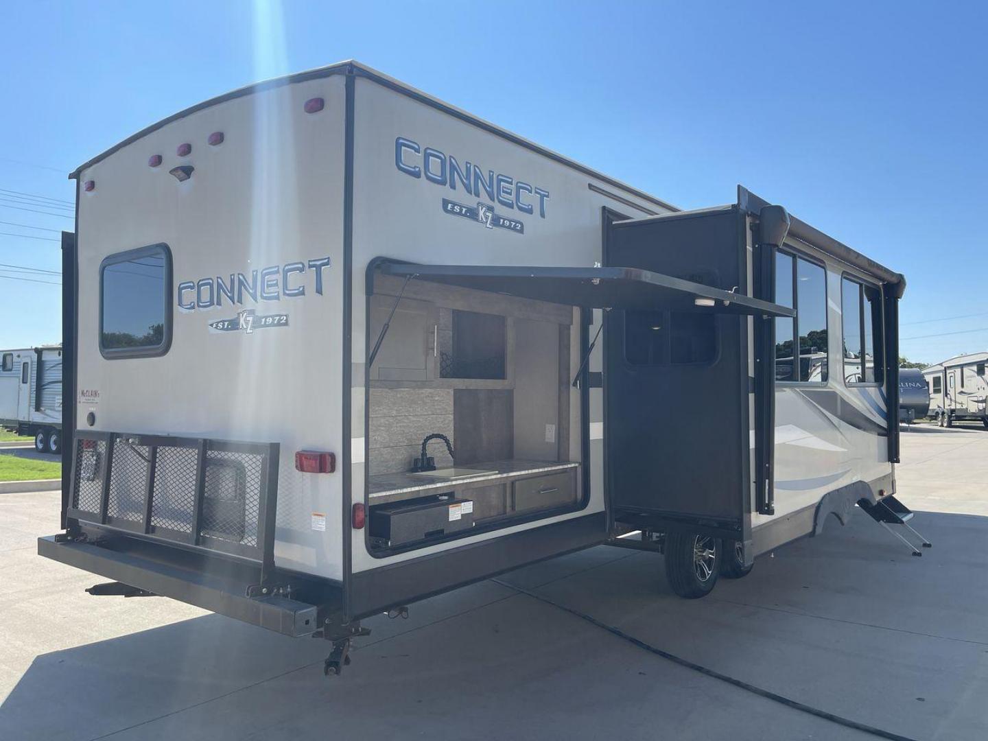 2020 KZ CONNECT 322BHK (4EZTL3221L7) , Length: 37.75 ft. | Dry Weight: 7,700 lbs. | Gross Weight: 8,800 lbs. | Slides: 2 transmission, located at 4319 N Main St, Cleburne, TX, 76033, (817) 678-5133, 32.385960, -97.391212 - Photo#24