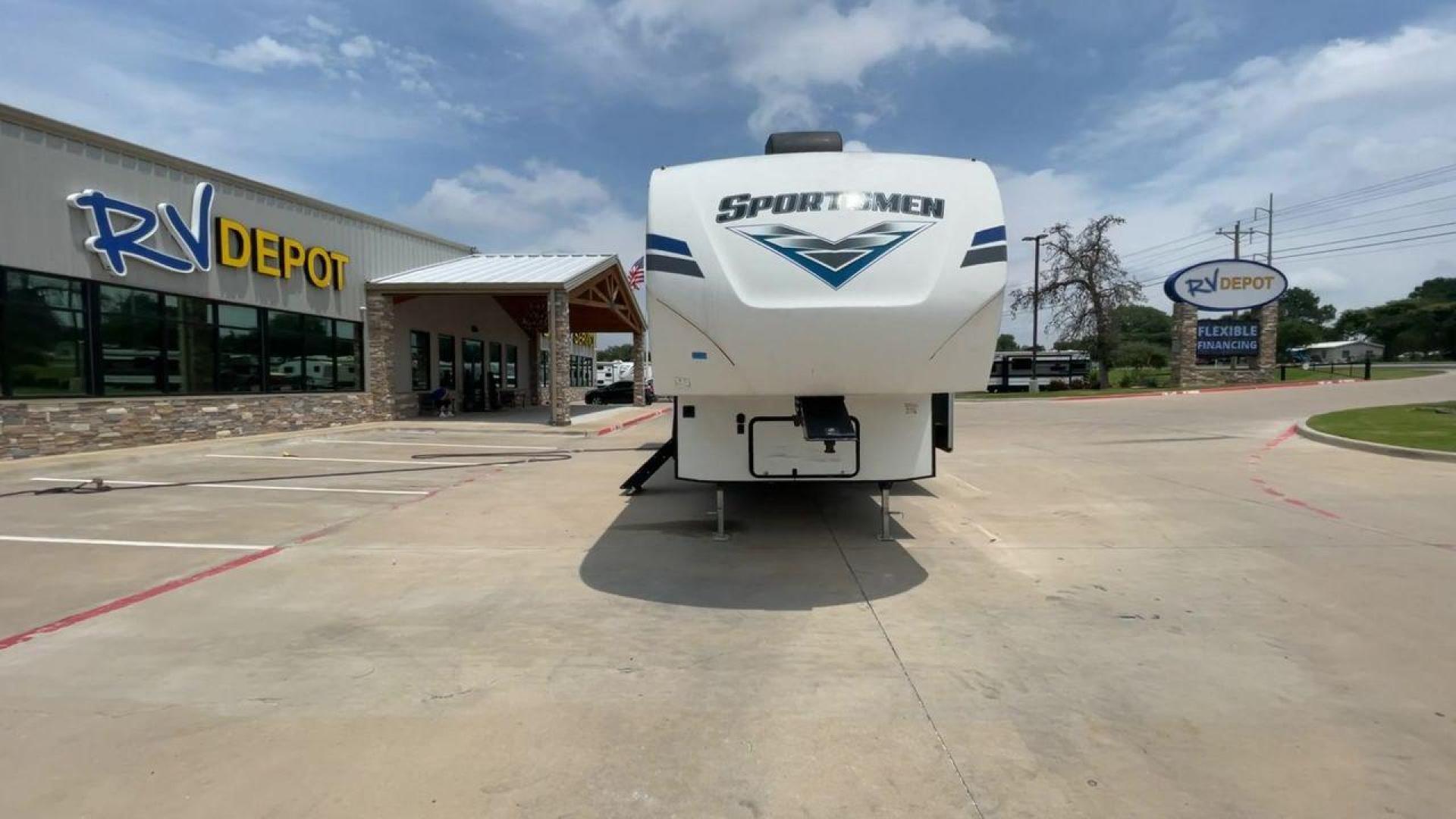 2020 KZ SPORTSMEN 302BHK (4EZFS3621L6) , located at 4319 N Main St, Cleburne, TX, 76033, (817) 678-5133, 32.385960, -97.391212 - Photo#4