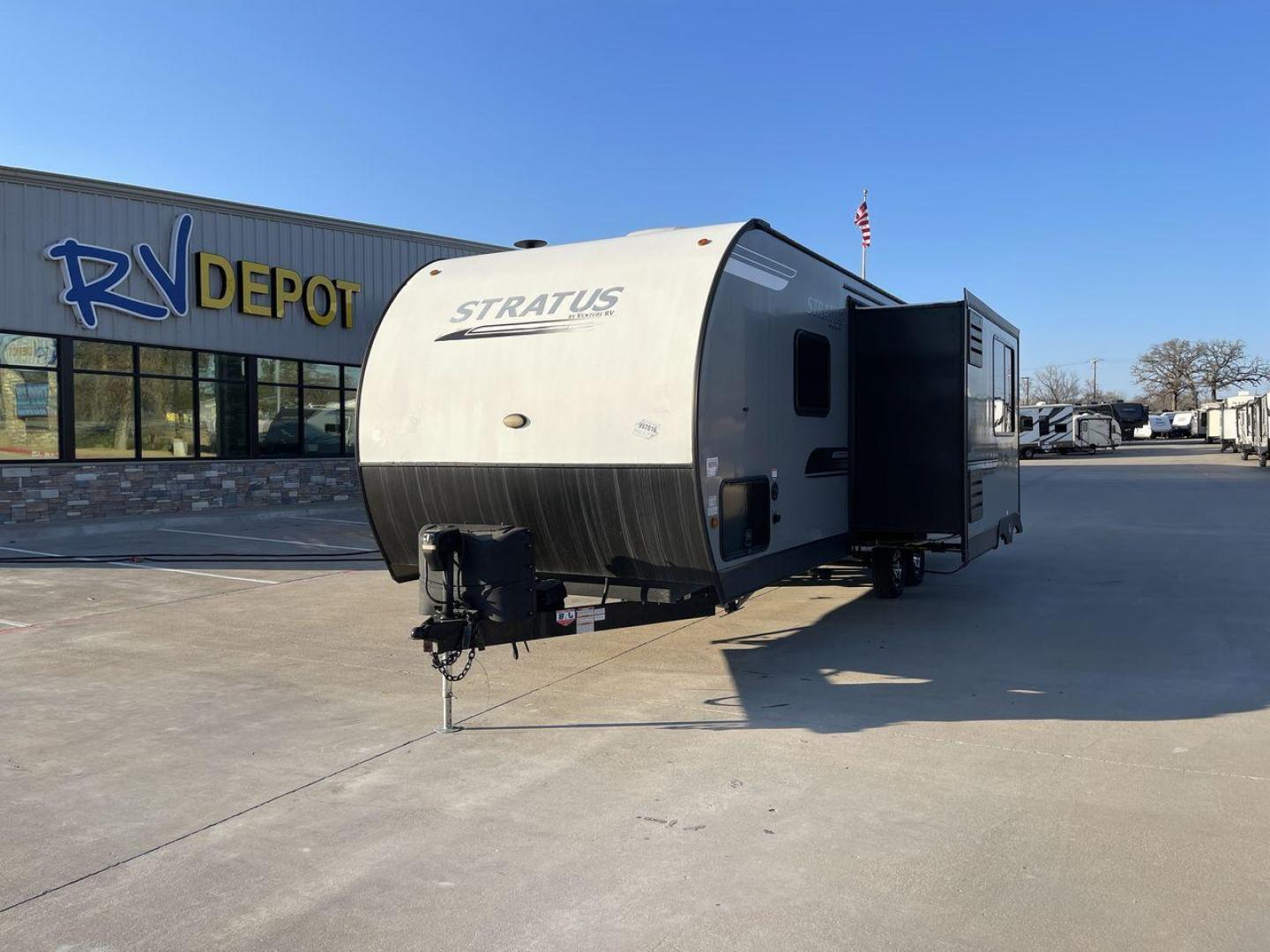 2020 KZ STRATUS 261VBH (4EZT32626L8) , located at 4319 N Main St, Cleburne, TX, 76033, (817) 678-5133, 32.385960, -97.391212 - Photo#0