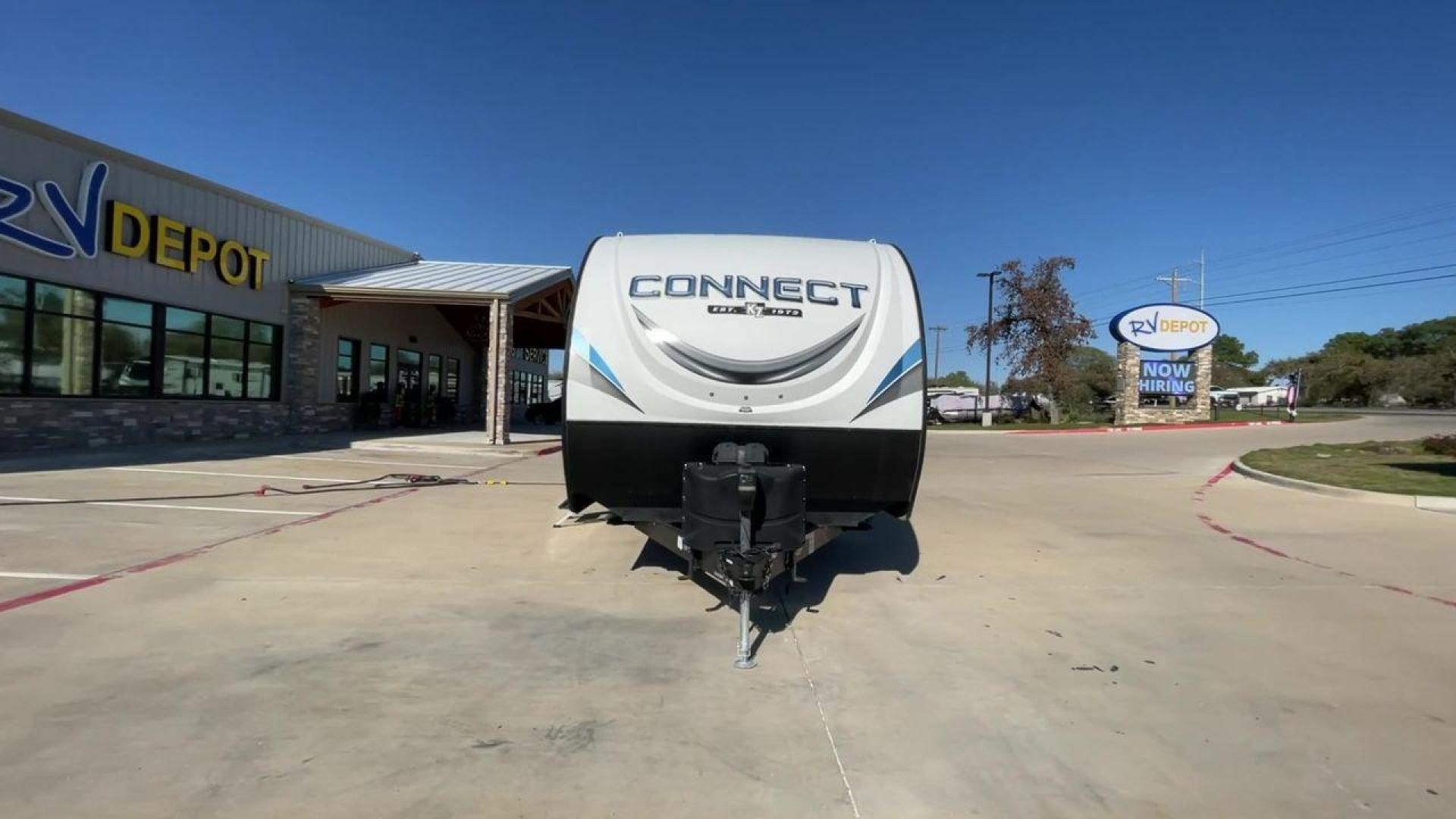 2020 K-Z CONNECT 241RLK (4EZTL2522L7) , located at 4319 N Main St, Cleburne, TX, 76033, (817) 678-5133, 32.385960, -97.391212 - Photo#4