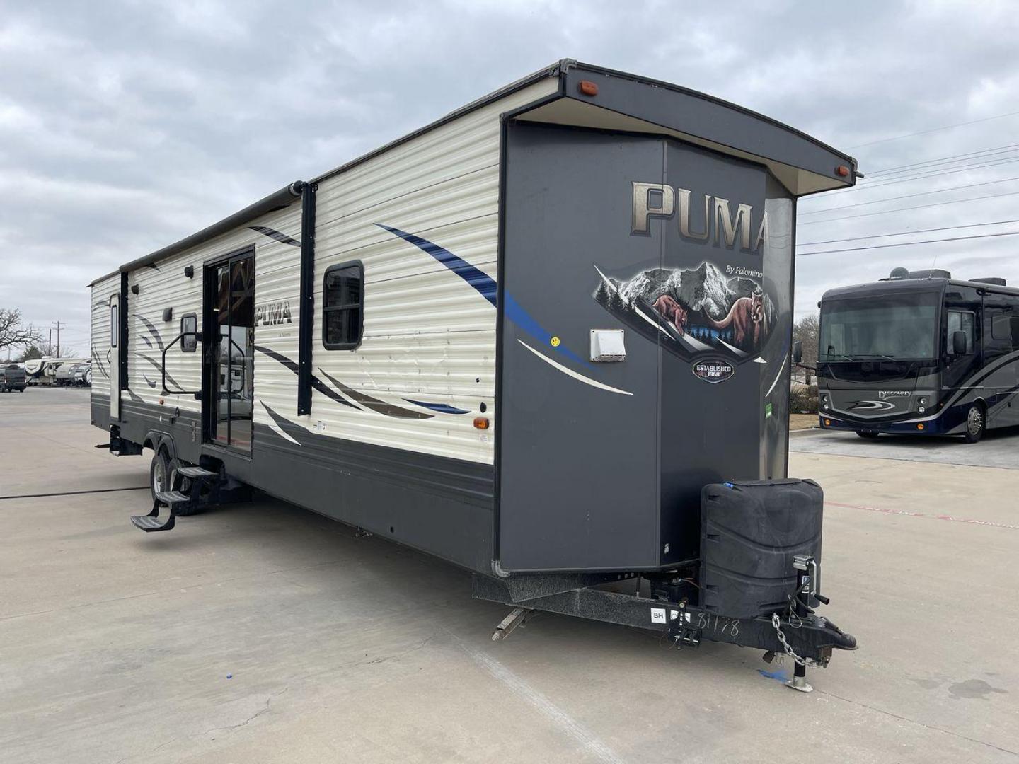 2020 NV DIGIL PUMA 38DBS - (4X4TPUP27LP) , Length: 41.92 ft | Dry Weight: 9,748 lbs. | Gross Weight: 11,522 lbs. | Slides: 3. transmission, located at 4319 N Main St, Cleburne, TX, 76033, (817) 678-5133, 32.385960, -97.391212 - With its impressive features and unbeatable price of $38,995, this RV is sure to make your road trip dreams come true. The 2020 Puma 38DBS is a spacious and stylish travel trailer designed for both comfort and functionality. Its exterior features a striking combination of cream and gray tones with s - Photo#22