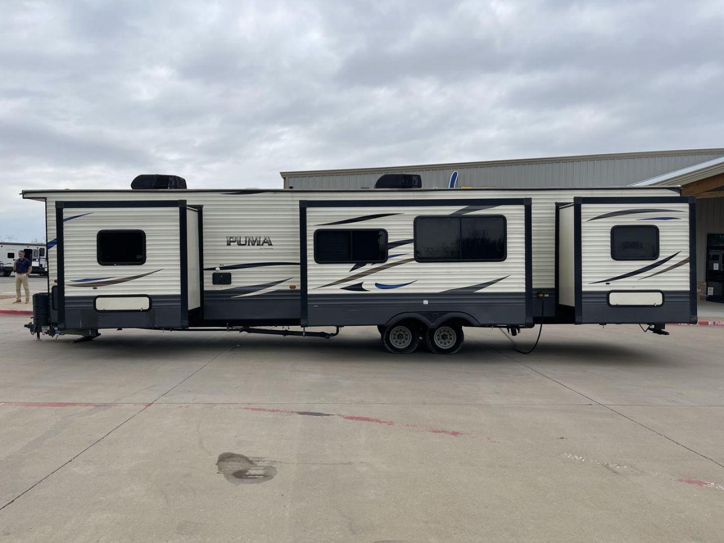 2020 NV DIGIL PUMA 38DBS - (4X4TPUP27LP) , Length: 41.92 ft | Dry Weight: 9,748 lbs. | Gross Weight: 11,522 lbs. | Slides: 3. transmission, located at 4319 N Main St, Cleburne, TX, 76033, (817) 678-5133, 32.385960, -97.391212 - With its impressive features and unbeatable price of $38,995, this RV is sure to make your road trip dreams come true. The 2020 Puma 38DBS is a spacious and stylish travel trailer designed for both comfort and functionality. Its exterior features a striking combination of cream and gray tones with s - Photo#23