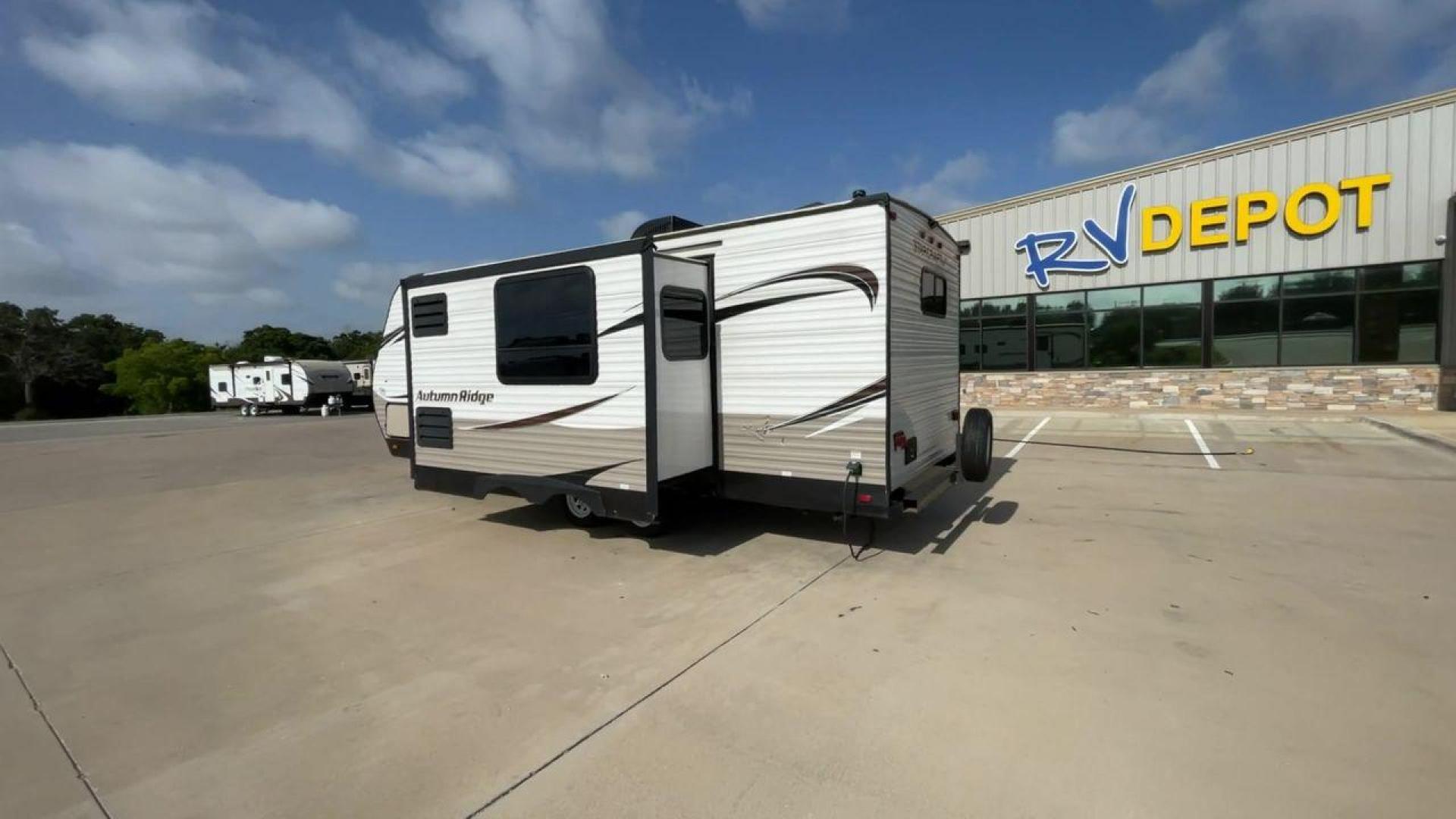 2020 STARCRAFT AUTUMN RIDGE 21RBS (1SABS0BM6L1) , located at 4319 N Main St, Cleburne, TX, 76033, (817) 678-5133, 32.385960, -97.391212 - Photo#7