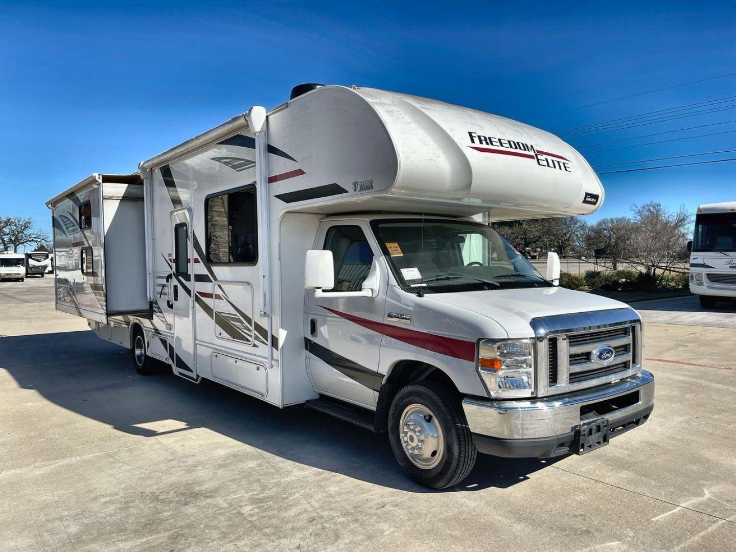 2020 THOR FREEDOM ELITE 30FE (1FDXE4FS9KD) , Length: 32.17 ft. | Gross Weight: 14,500 lbs. | Slides: 2 transmission, located at 4319 N Main St, Cleburne, TX, 76033, (817) 678-5133, 32.385960, -97.391212 - The 2020 Thor Freedom Elite 30FE is a versatile and family-friendly Class C motorhome that blends functionality, comfort, and style. Its thoughtful floor plan and amenities make it a great option for road trips, weekend getaways, or extended vacations. The dimensions of this unit are 32.17 ft in len - Photo#22