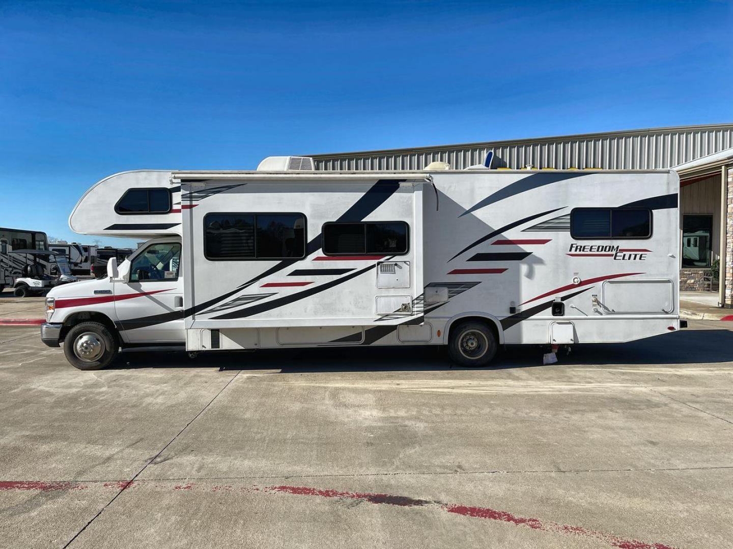 2020 THOR FREEDOM ELITE 30FE (1FDXE4FS9KD) , Length: 32.17 ft. | Gross Weight: 14,500 lbs. | Slides: 2 transmission, located at 4319 N Main St, Cleburne, TX, 76033, (817) 678-5133, 32.385960, -97.391212 - The 2020 Thor Freedom Elite 30FE is a versatile and family-friendly Class C motorhome that blends functionality, comfort, and style. Its thoughtful floor plan and amenities make it a great option for road trips, weekend getaways, or extended vacations. The dimensions of this unit are 32.17 ft in len - Photo#23