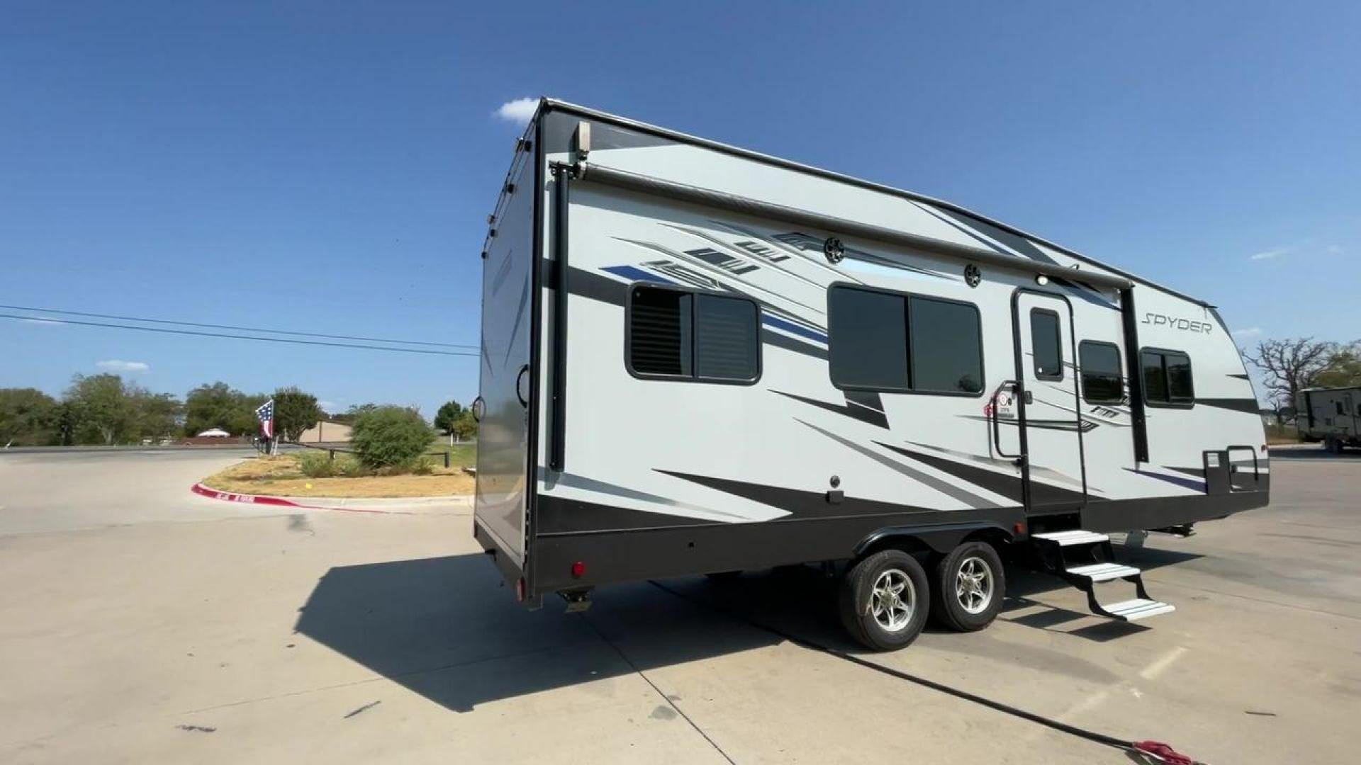 2020 WHITE WINNEBAGO SPYDER 23FB (54CUS1T21L4) , Length: 30.33 ft. | Dry Weight: 7,300 lbs. | Gross Weight: 11,300 lbs. | Slides: 0 transmission, located at 4319 N Main St, Cleburne, TX, 76033, (817) 678-5133, 32.385960, -97.391212 - With a length of 30 feet and a dry weight of 7,300 lbs, the 2020 Winnebago Spyder 23FB strikes the perfect balance between spaciousness and towing ease. Constructed with a durable aluminum body frame and fiberglass sidewalls, it offers exceptional durability and longevity on the road, ensuring that - Photo#1