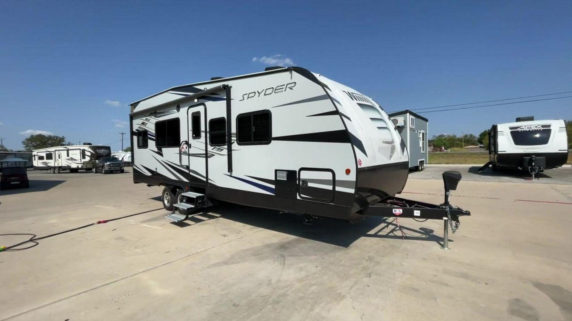 2020 WHITE WINNEBAGO SPYDER 23FB (54CUS1T21L4) , Length: 30.33 ft. | Dry Weight: 7,300 lbs. | Gross Weight: 11,300 lbs. | Slides: 0 transmission, located at 4319 N Main St, Cleburne, TX, 76033, (817) 678-5133, 32.385960, -97.391212 - With a length of 30 feet and a dry weight of 7,300 lbs, the 2020 Winnebago Spyder 23FB strikes the perfect balance between spaciousness and towing ease. Constructed with a durable aluminum body frame and fiberglass sidewalls, it offers exceptional durability and longevity on the road, ensuring that - Photo#3