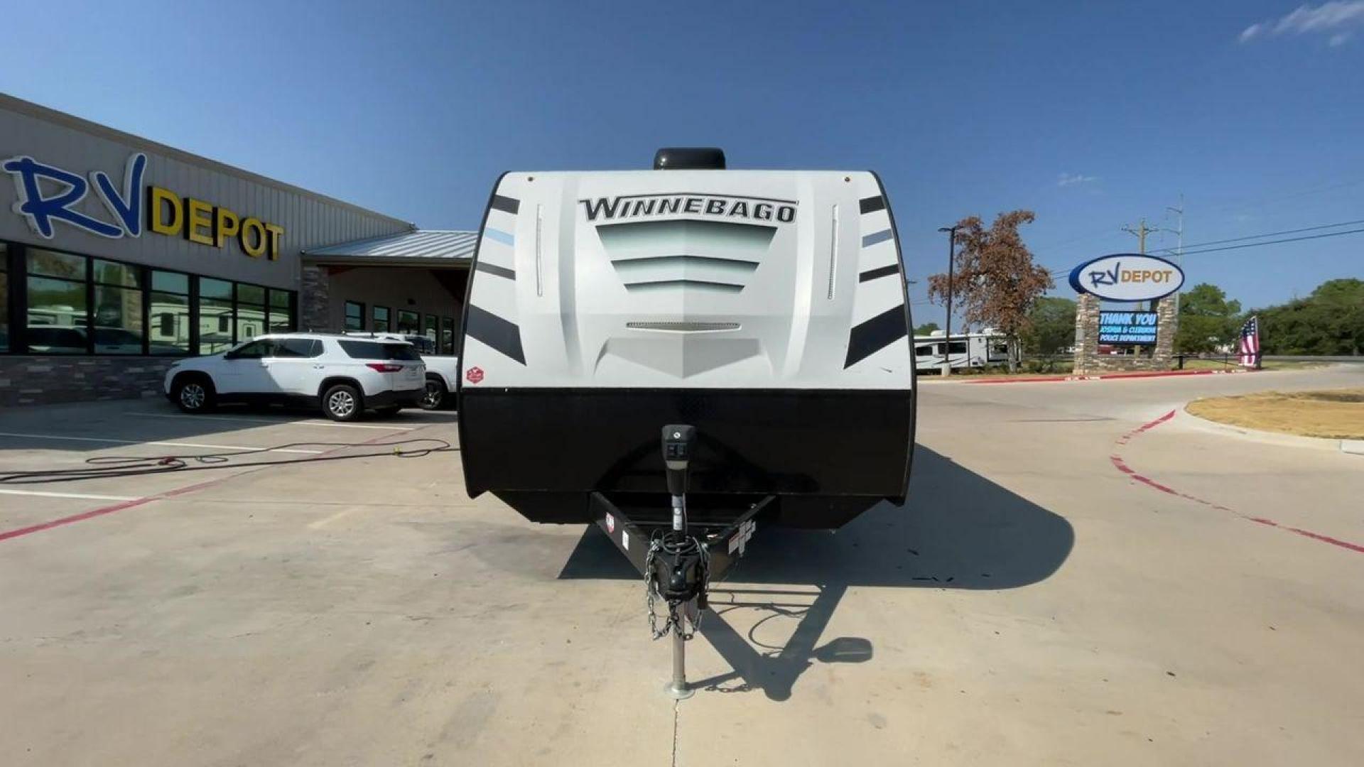 2020 WHITE WINNEBAGO SPYDER 23FB (54CUS1T21L4) , Length: 30.33 ft. | Dry Weight: 7,300 lbs. | Gross Weight: 11,300 lbs. | Slides: 0 transmission, located at 4319 N Main St, Cleburne, TX, 76033, (817) 678-5133, 32.385960, -97.391212 - With a length of 30 feet and a dry weight of 7,300 lbs, the 2020 Winnebago Spyder 23FB strikes the perfect balance between spaciousness and towing ease. Constructed with a durable aluminum body frame and fiberglass sidewalls, it offers exceptional durability and longevity on the road, ensuring that - Photo#4