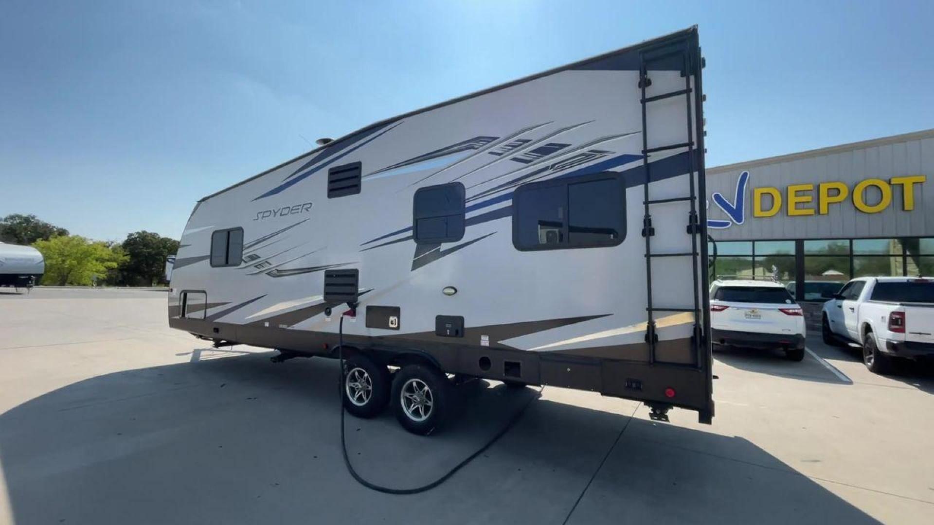 2020 WHITE WINNEBAGO SPYDER 23FB (54CUS1T21L4) , Length: 30.33 ft. | Dry Weight: 7,300 lbs. | Gross Weight: 11,300 lbs. | Slides: 0 transmission, located at 4319 N Main St, Cleburne, TX, 76033, (817) 678-5133, 32.385960, -97.391212 - With a length of 30 feet and a dry weight of 7,300 lbs, the 2020 Winnebago Spyder 23FB strikes the perfect balance between spaciousness and towing ease. Constructed with a durable aluminum body frame and fiberglass sidewalls, it offers exceptional durability and longevity on the road, ensuring that - Photo#7