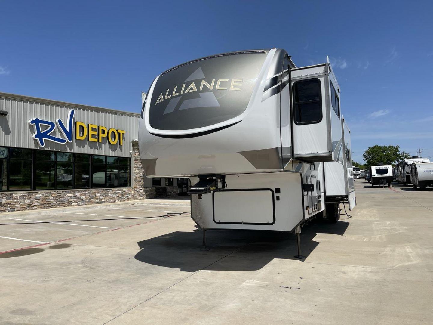 2021 ALLIANCE PARADIGM 385FL (7M5FP4225MB) , located at 4319 N Main St, Cleburne, TX, 76033, (817) 678-5133, 32.385960, -97.391212 - Photo#0