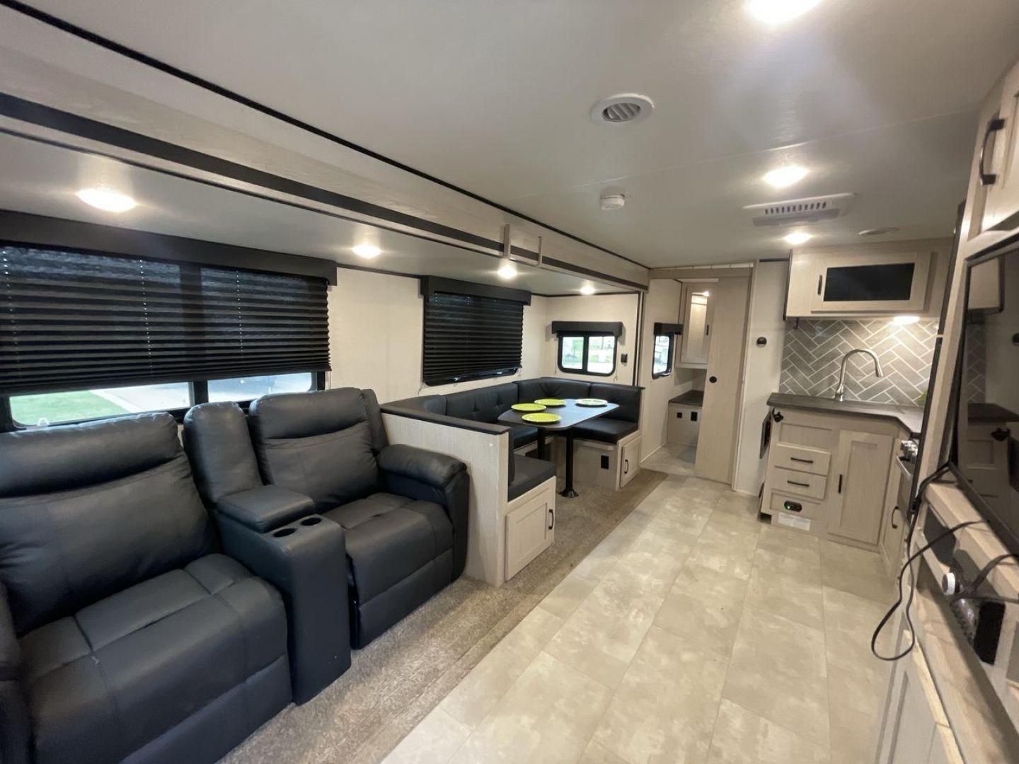 2021 COACHMEN APEX 265RBSS (5ZT2CXSB6MS) , located at 4319 N Main St, Cleburne, TX, 76033, (817) 678-5133, 32.385960, -97.391212 - Photo#12