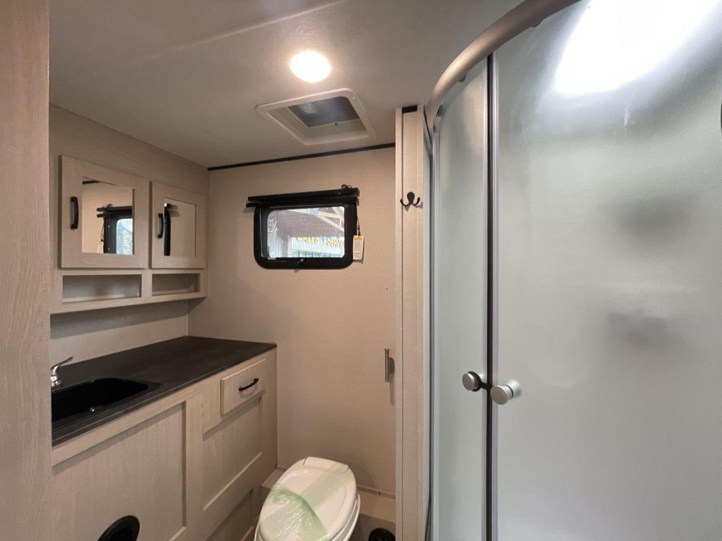 2021 COACHMEN APEX 265RBSS (5ZT2CXSB6MS) , located at 4319 N Main St, Cleburne, TX, 76033, (817) 678-5133, 32.385960, -97.391212 - Photo#15