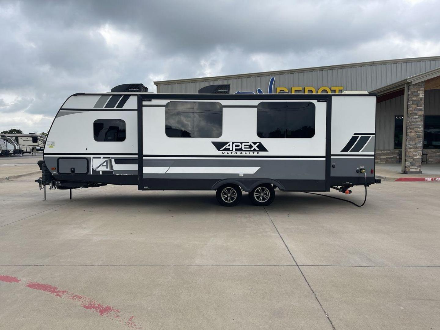 2021 COACHMEN APEX 265RBSS (5ZT2CXSB6MS) , located at 4319 N Main St, Cleburne, TX, 76033, (817) 678-5133, 32.385960, -97.391212 - Photo#24