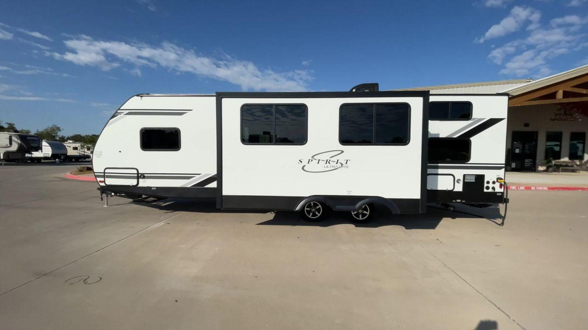 2021 COACHMEN SPIRIT 2963BH (5ZT2SBVBXMS) , Length: 33.92 ft. | Dry Weight: 6,408 lbs. | Slides: 1 transmission, located at 4319 N Main St, Cleburne, TX, 76033, (817) 678-5133, 32.385960, -97.391212 - The 2021 Coachmen Spirit 2963BH is a family-friendly travel trailer designed to maximize comfort and convenience while camping. With its spacious bunkhouse, open layout, and thoughtful features, this model is ideal for families or groups seeking a comfortable and easy-to-tow trailer for extended cam - Photo#6